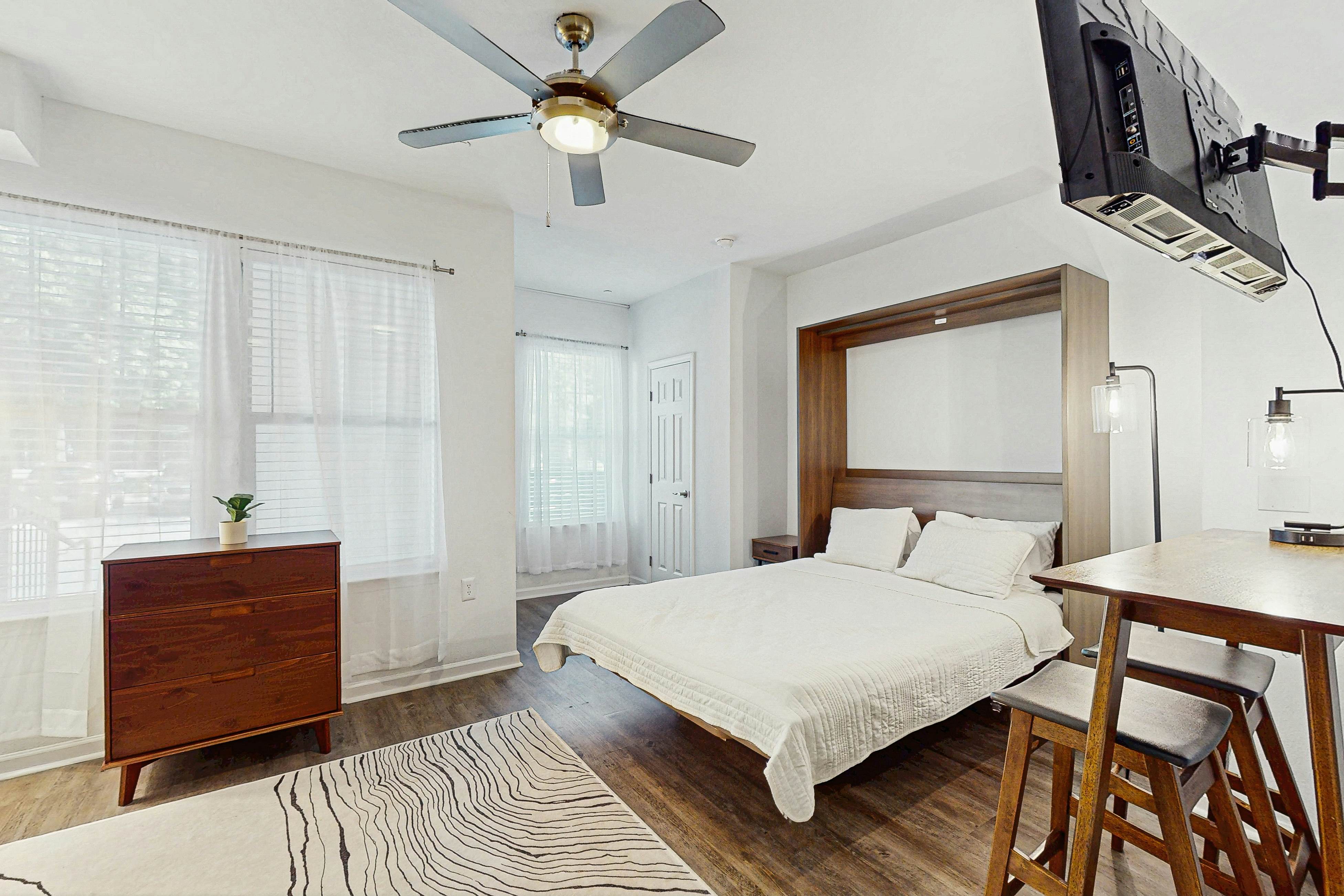 1st Floor Studio in Pet Friendly Walkable Resort with Pools