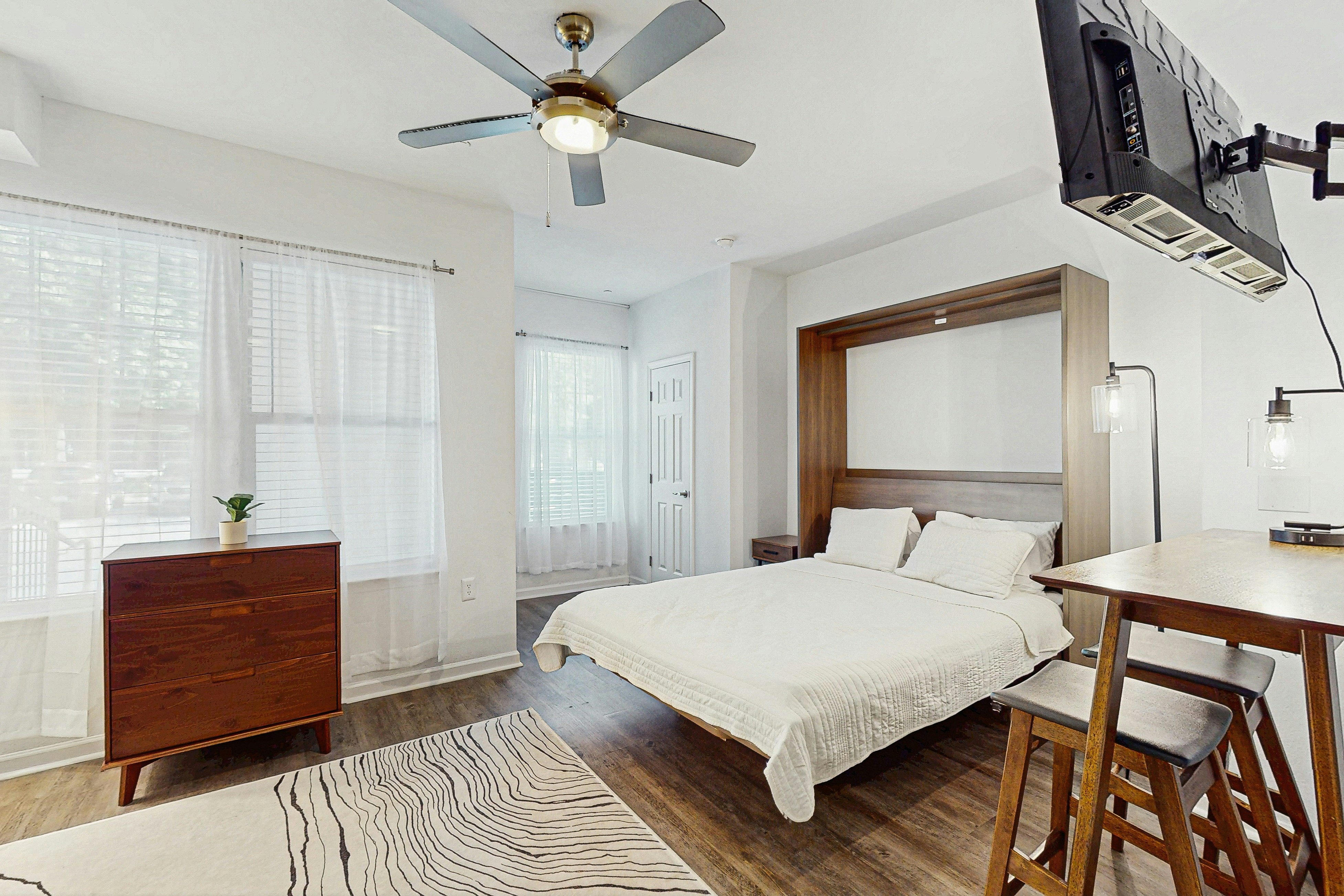 1st Floor Studio in Pet Friendly Walkable Resort with Pools