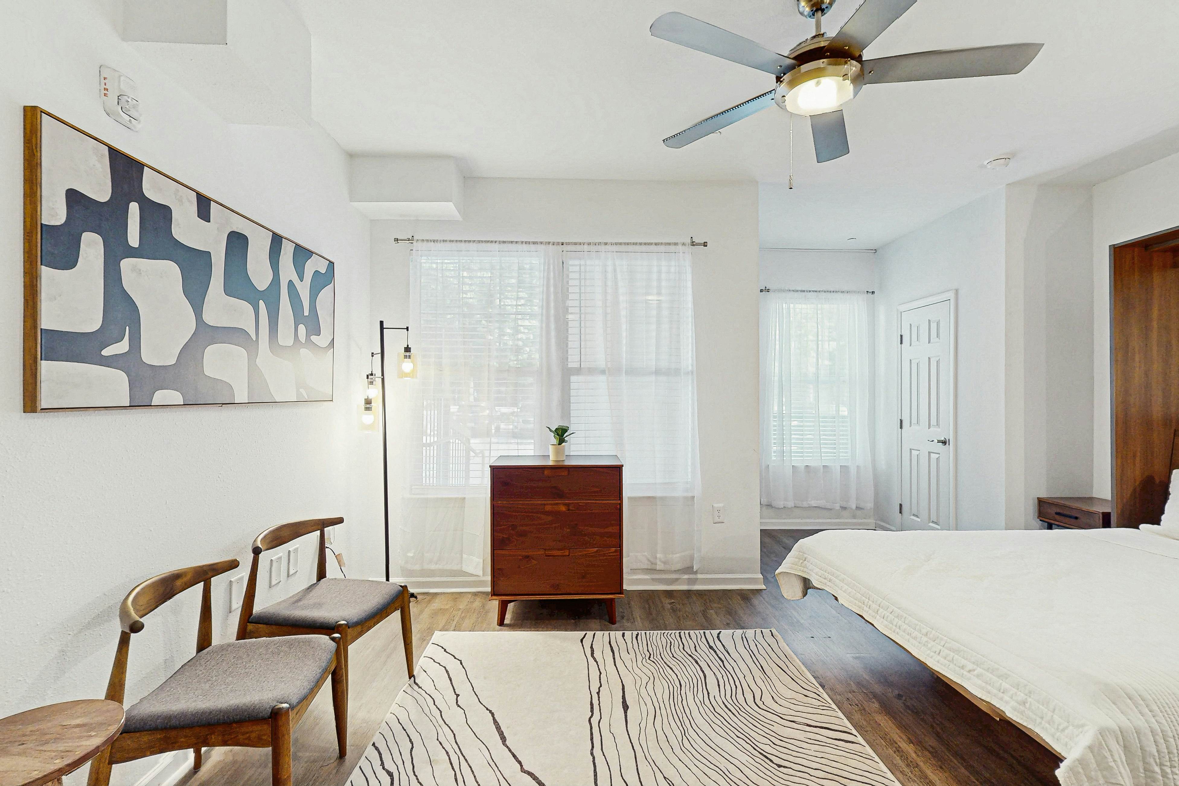 1st Floor Studio in Pet Friendly Walkable Resort with Pools