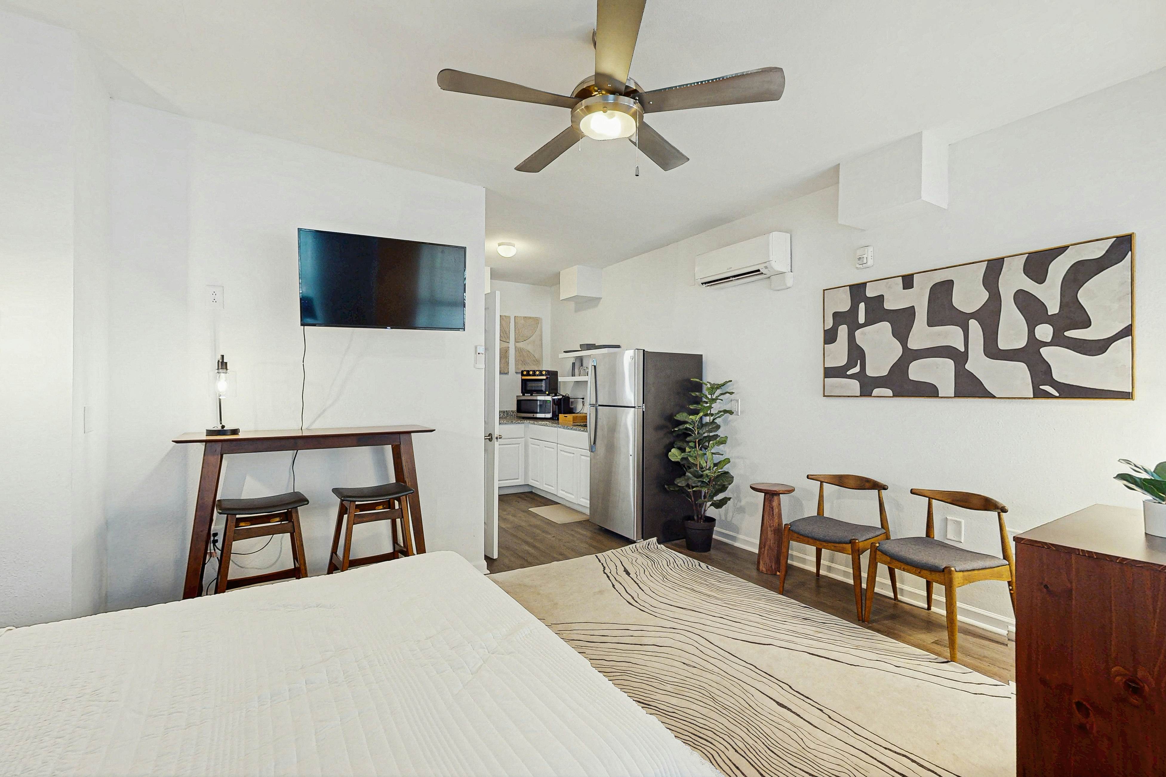 1st Floor Studio in Pet Friendly Walkable Resort with Pools