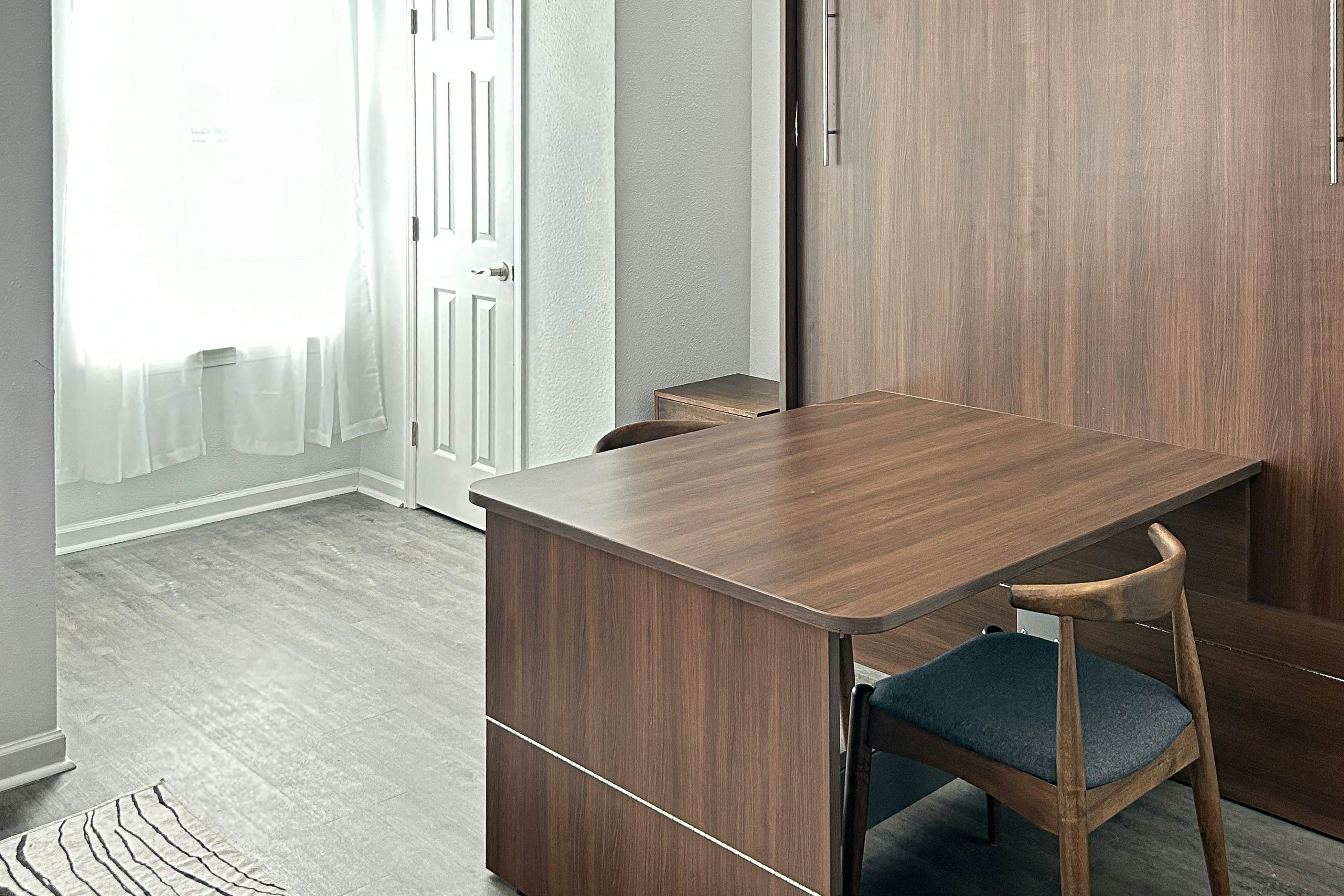 1st Floor Studio in Pet Friendly Walkable Resort with Pools