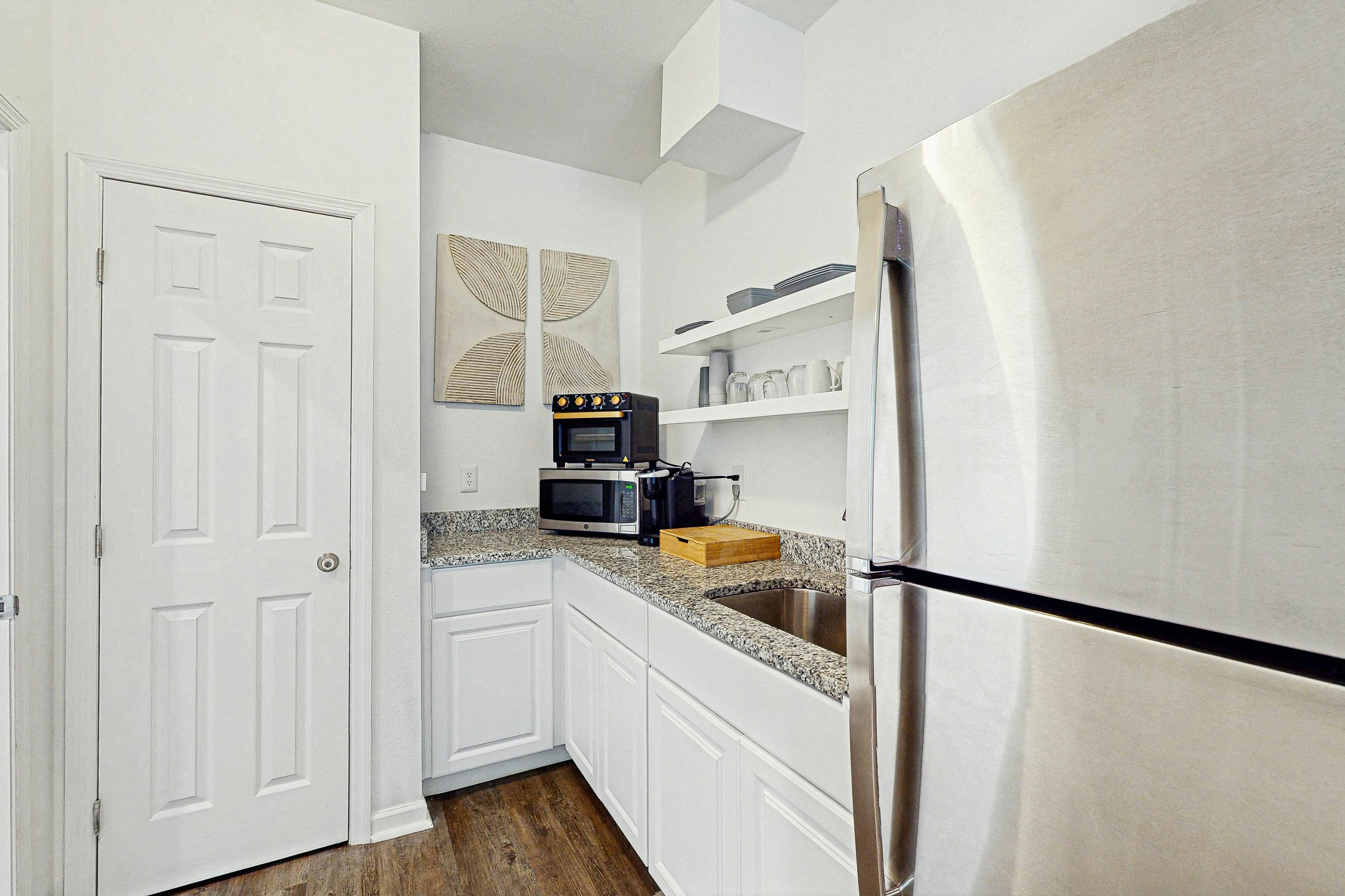 1st Floor Studio in Pet Friendly Walkable Resort with Pools