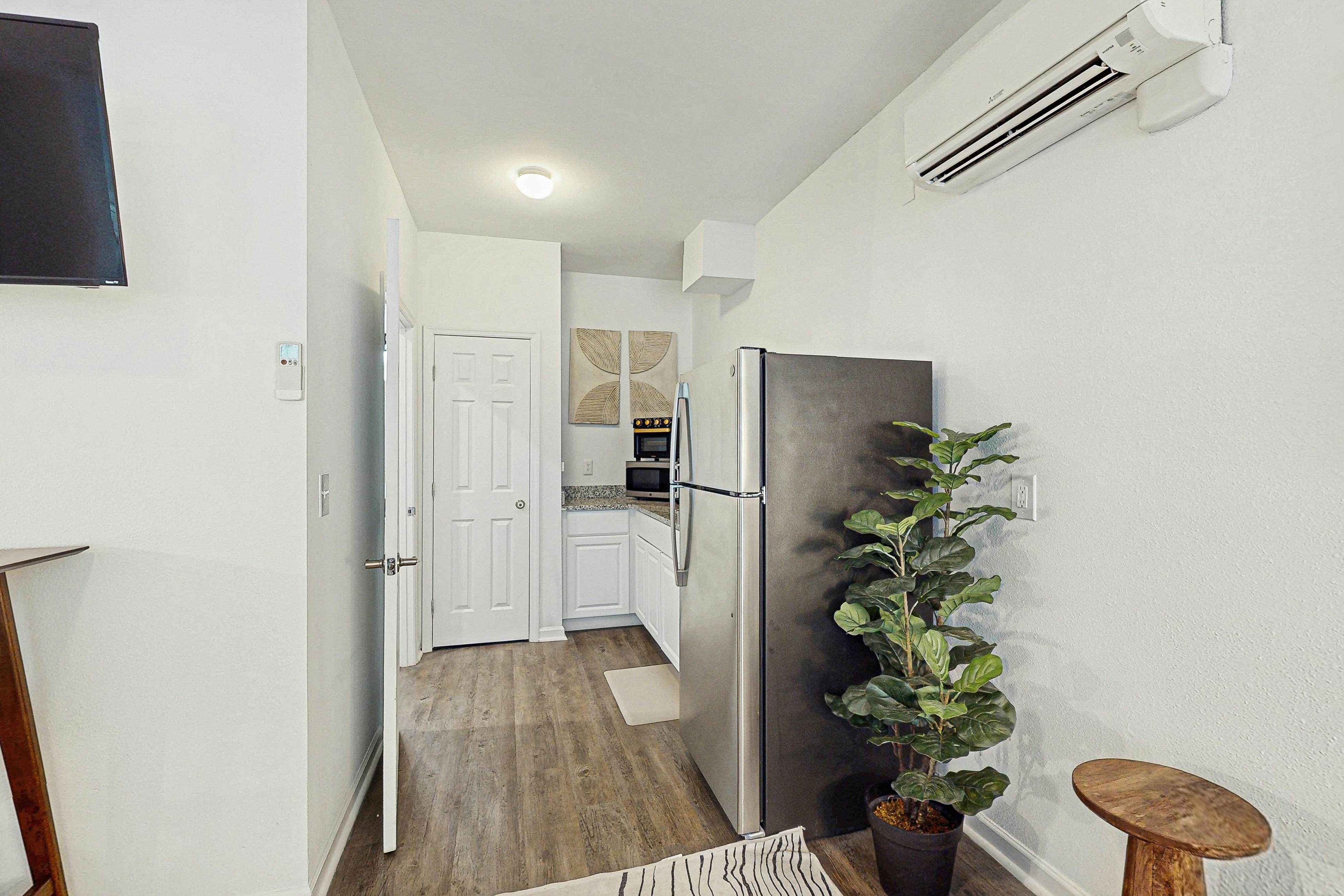 1st Floor Studio in Pet Friendly Walkable Resort with Pools