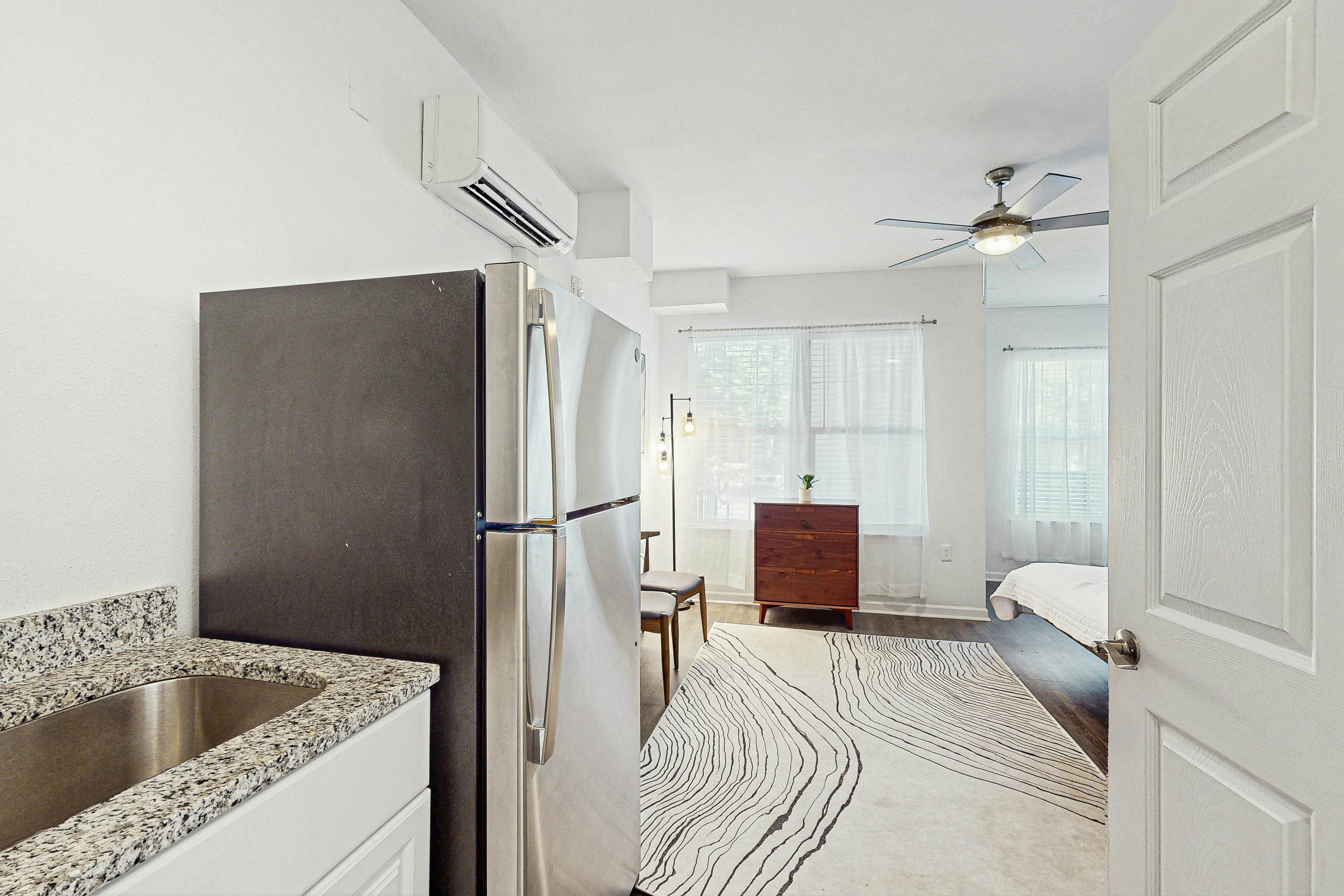 1st Floor Studio in Pet Friendly Walkable Resort with Pools