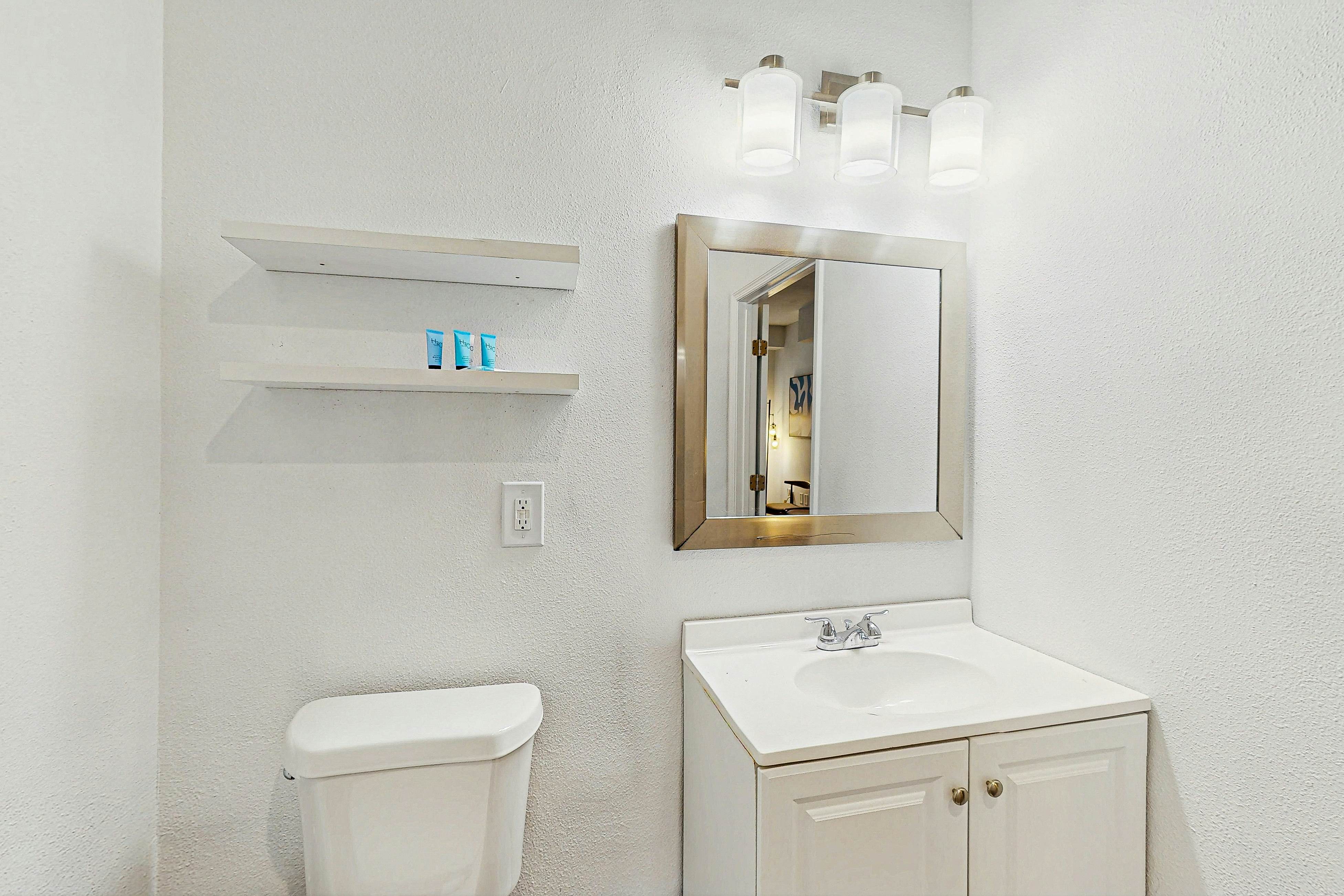 1st Floor Studio in Pet Friendly Walkable Resort with Pools