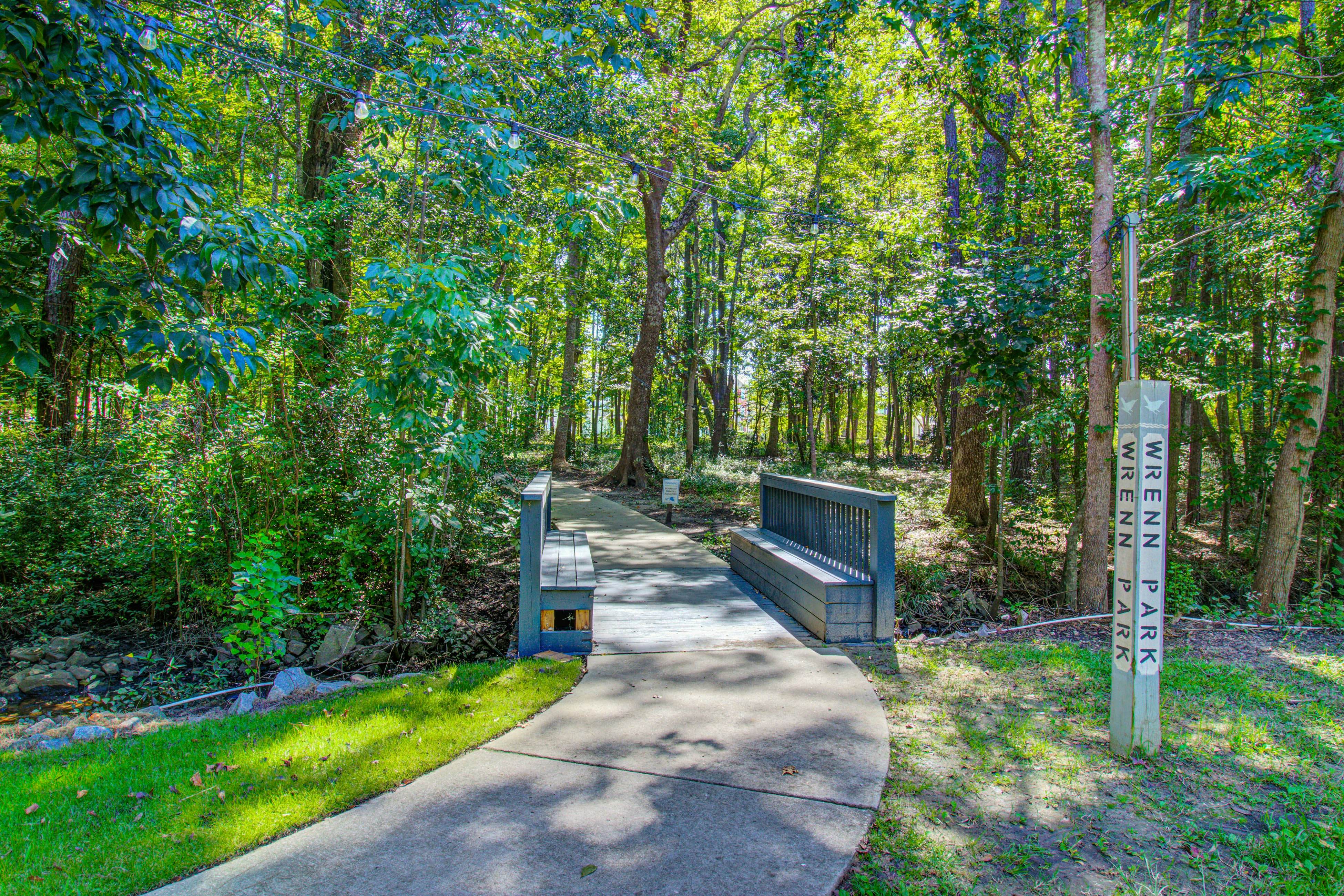 1st Floor Studio in Pet Friendly Walkable Resort with Pools