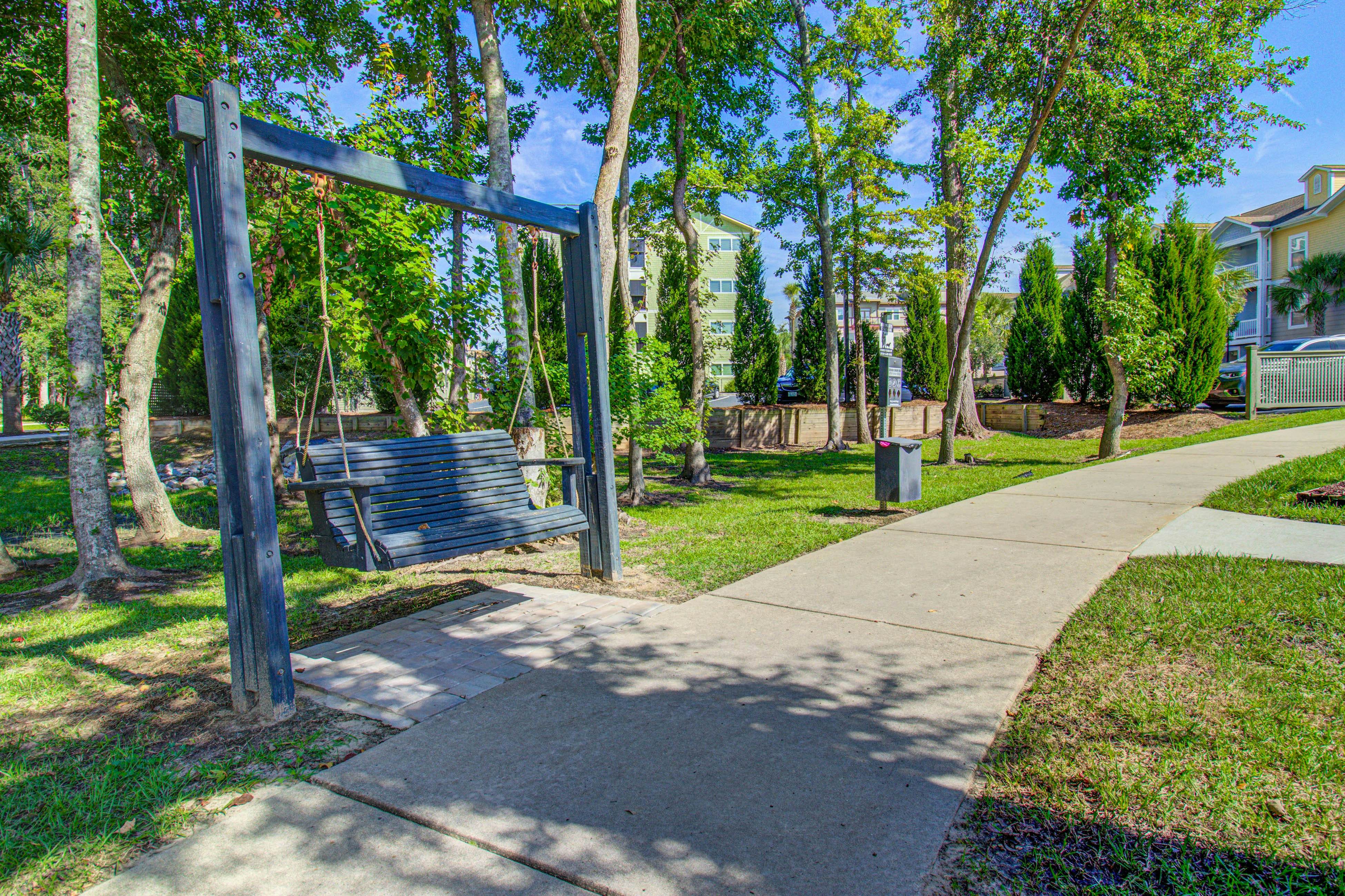 1st Floor Studio in Pet Friendly Walkable Resort with Pools