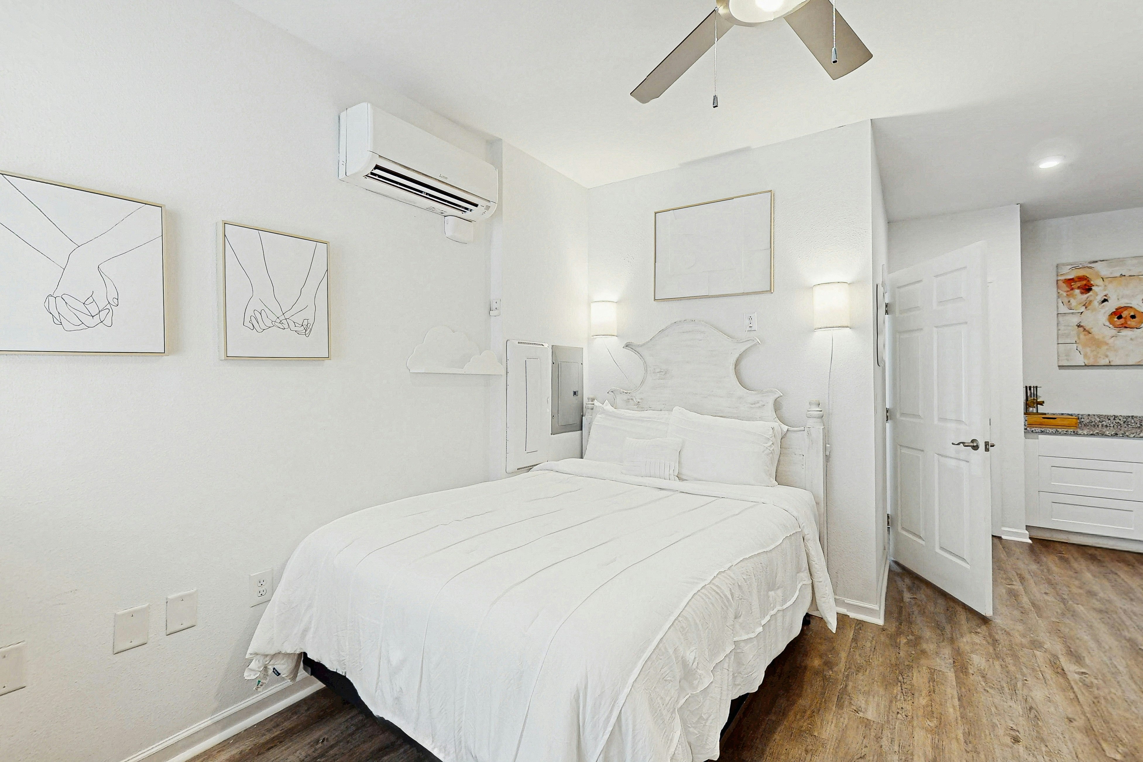 Cozy Studio:  Pet Friendly in Resort with a Shared Hot Tub