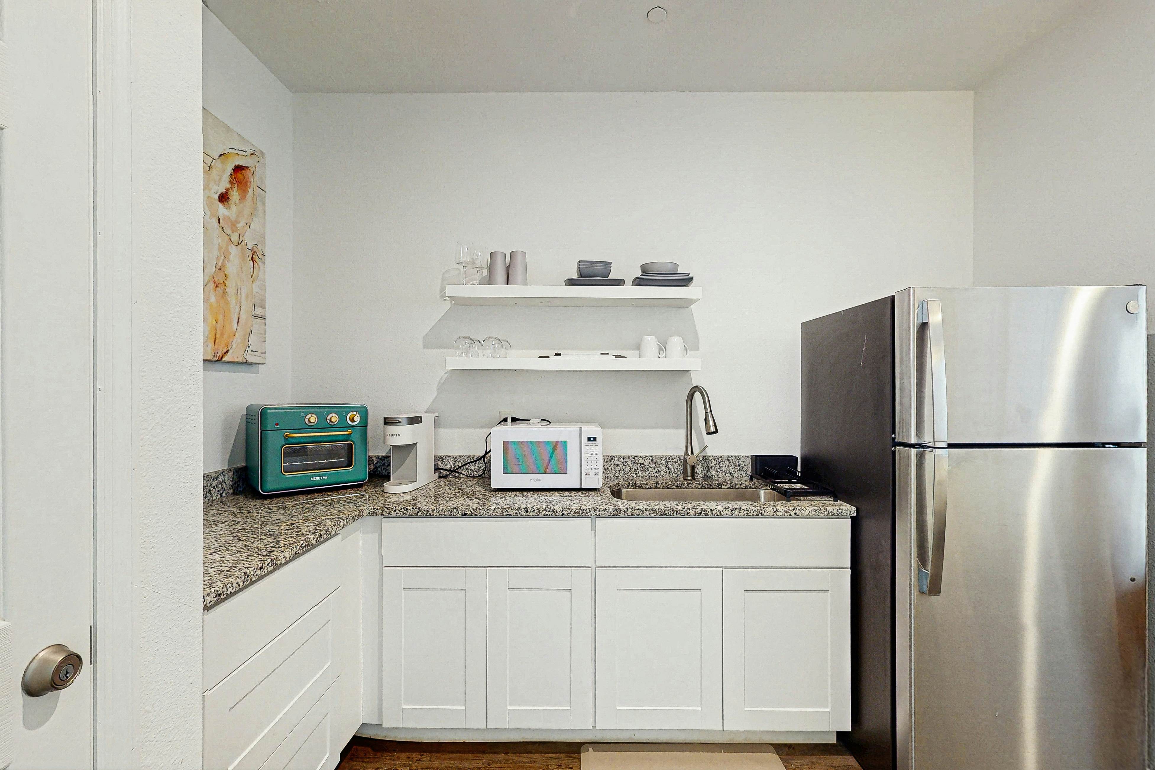 Cozy Studio:  Pet Friendly in Resort with a Shared Hot Tub