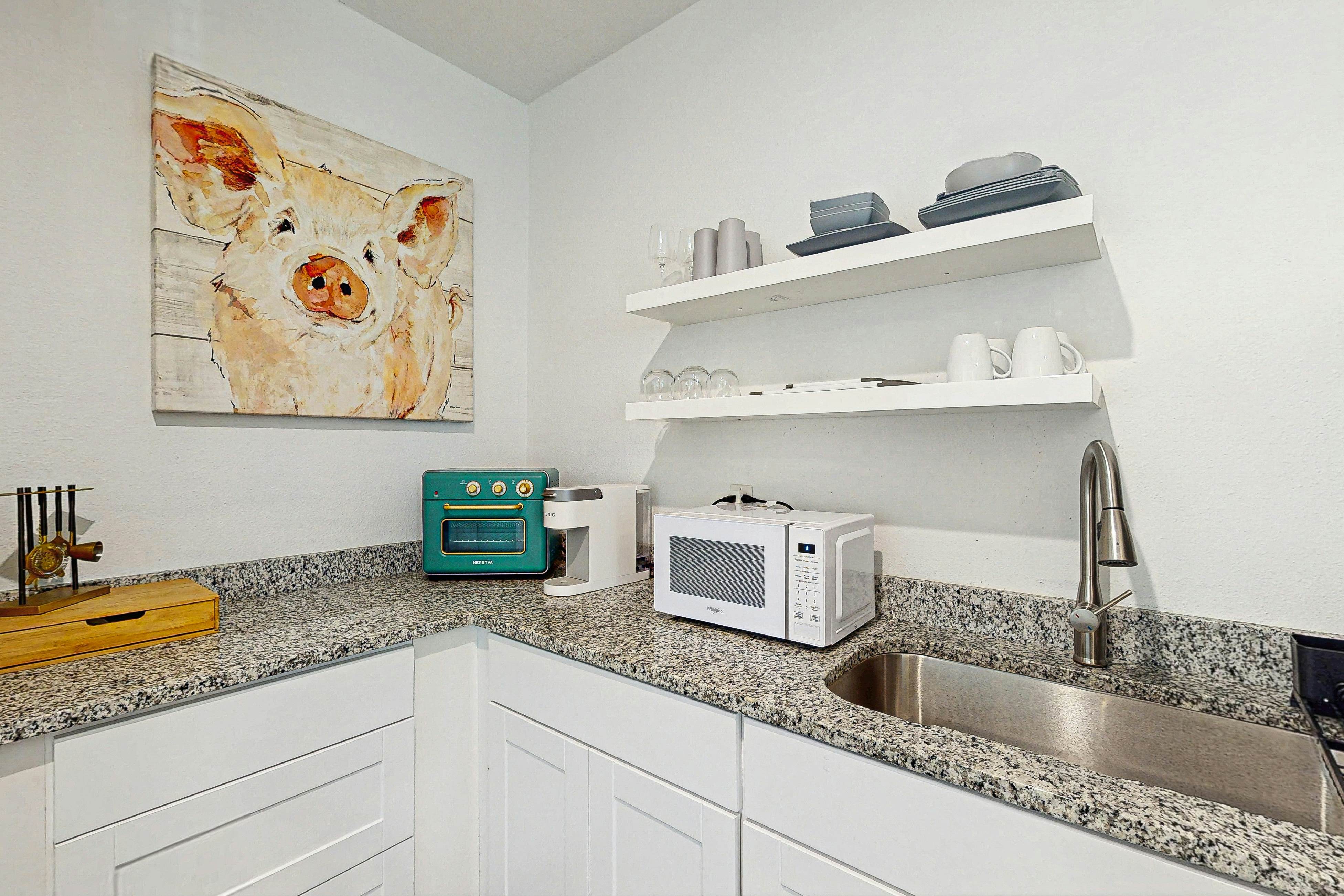 Cozy Studio:  Pet Friendly in Resort with a Shared Hot Tub