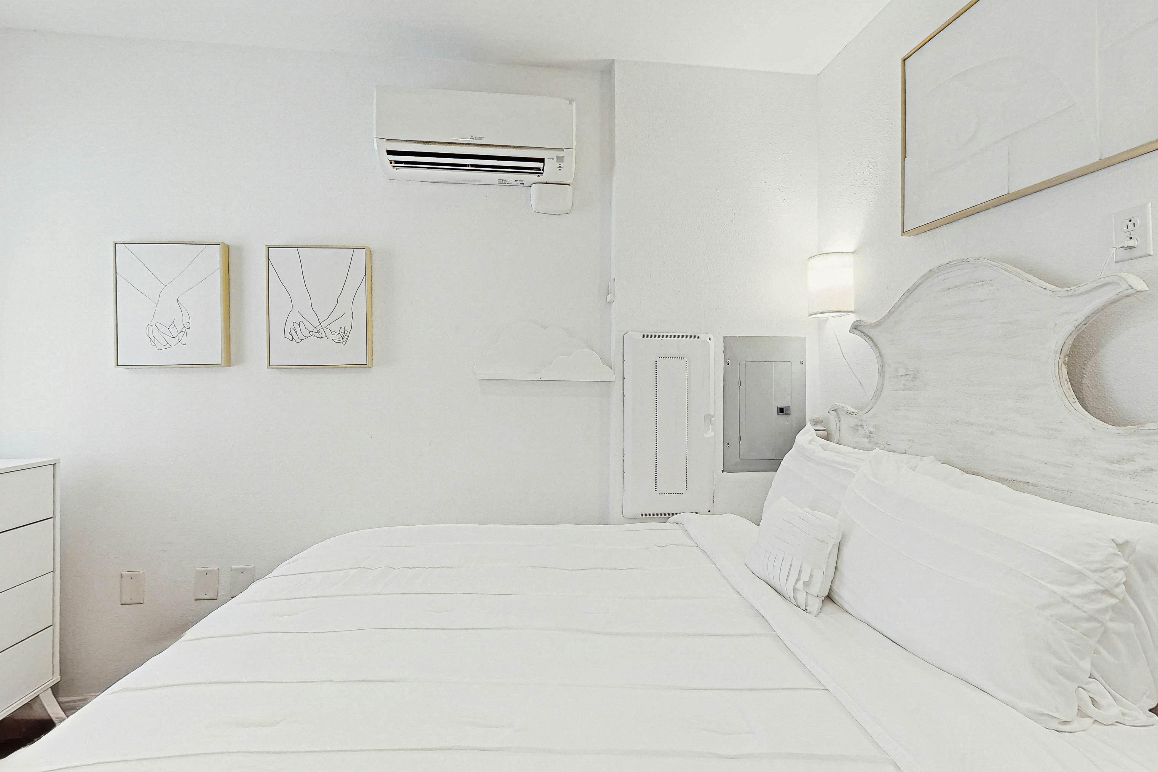 Cozy Studio:  Pet Friendly in Resort with a Shared Hot Tub