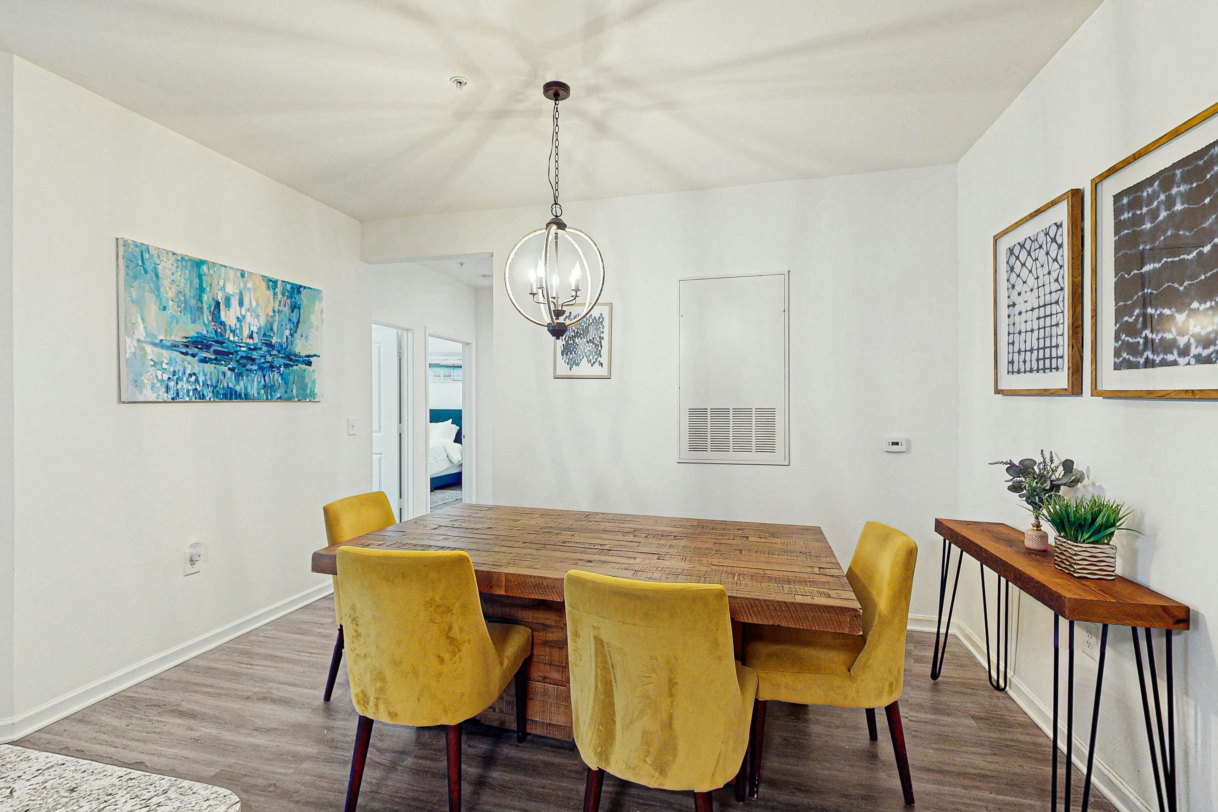 Spacious 3BR in Pet Friendly Walkable Resort with a Pool