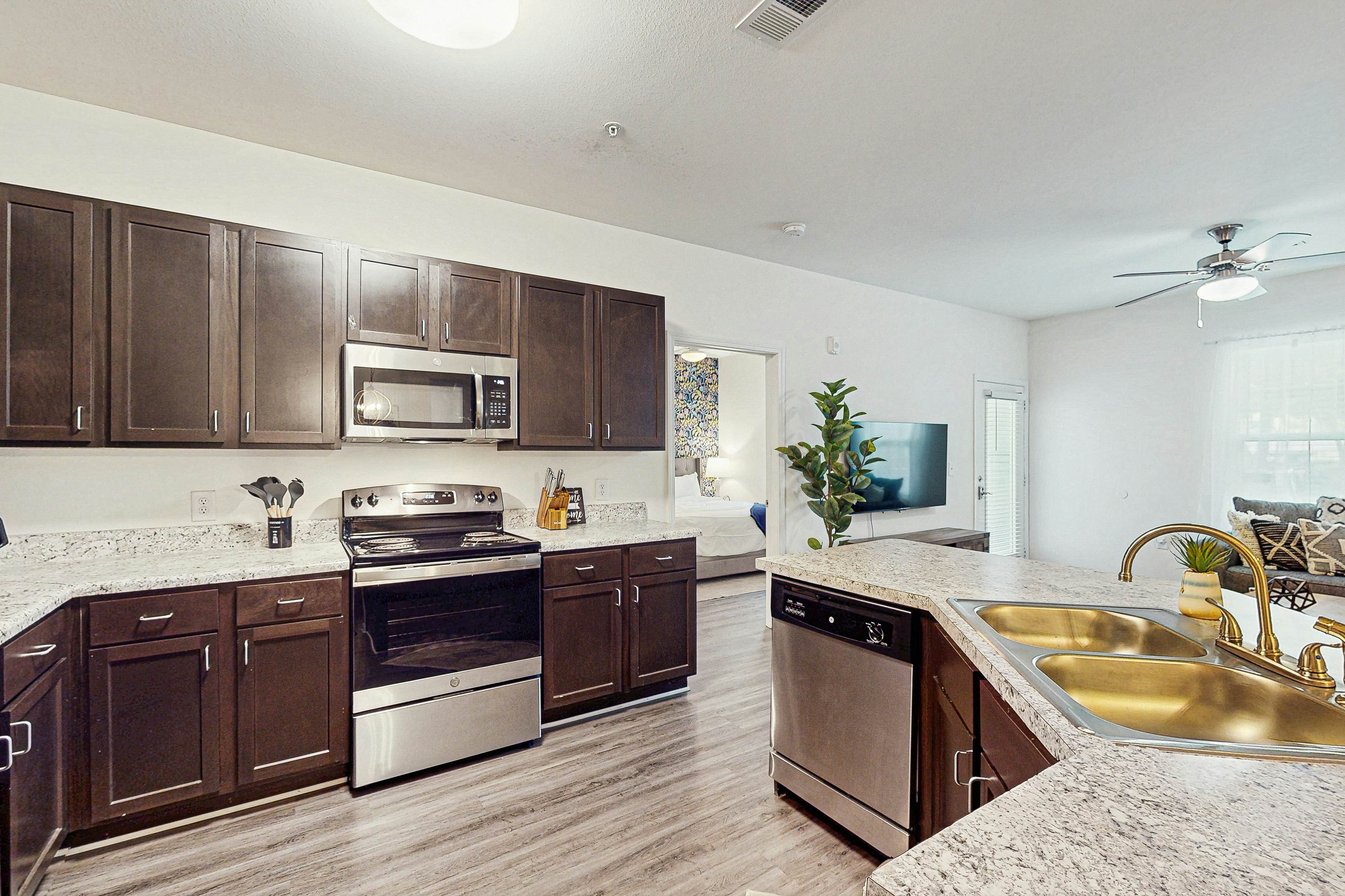 Spacious 3BR in Pet Friendly Walkable Resort with a Pool