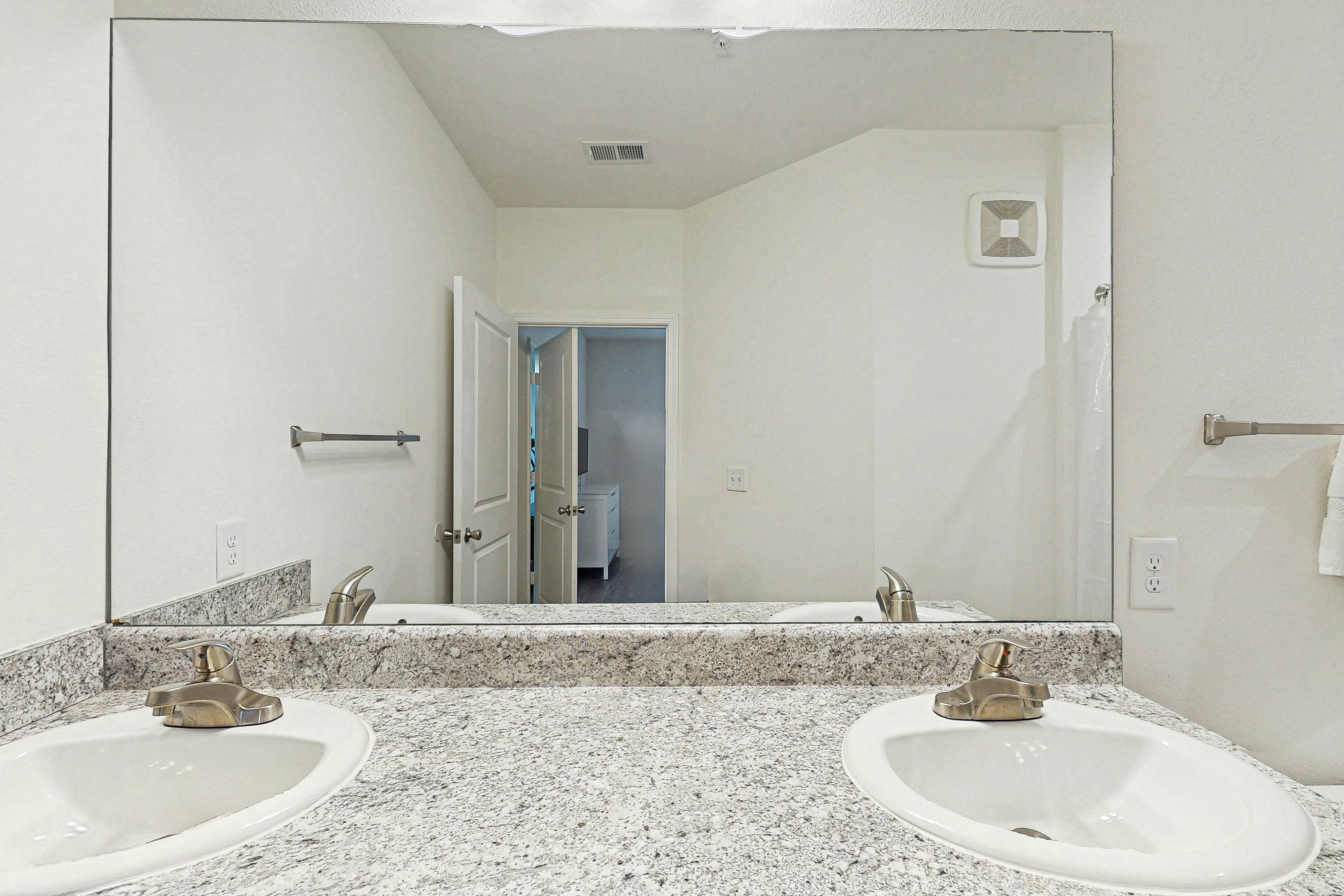 Spacious 3BR in Pet Friendly Walkable Resort with a Pool