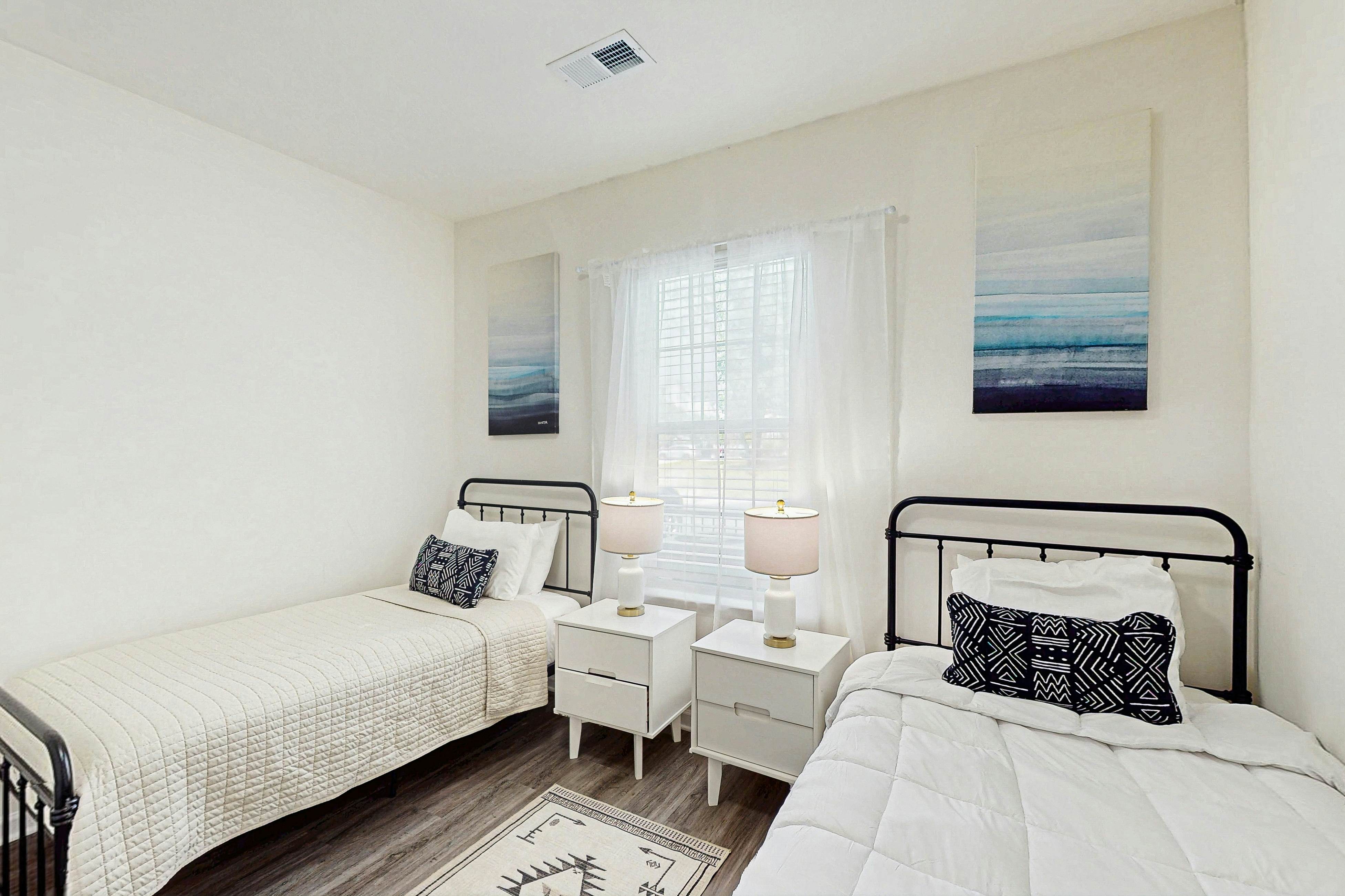 Spacious 3BR in Pet Friendly Walkable Resort with a Pool