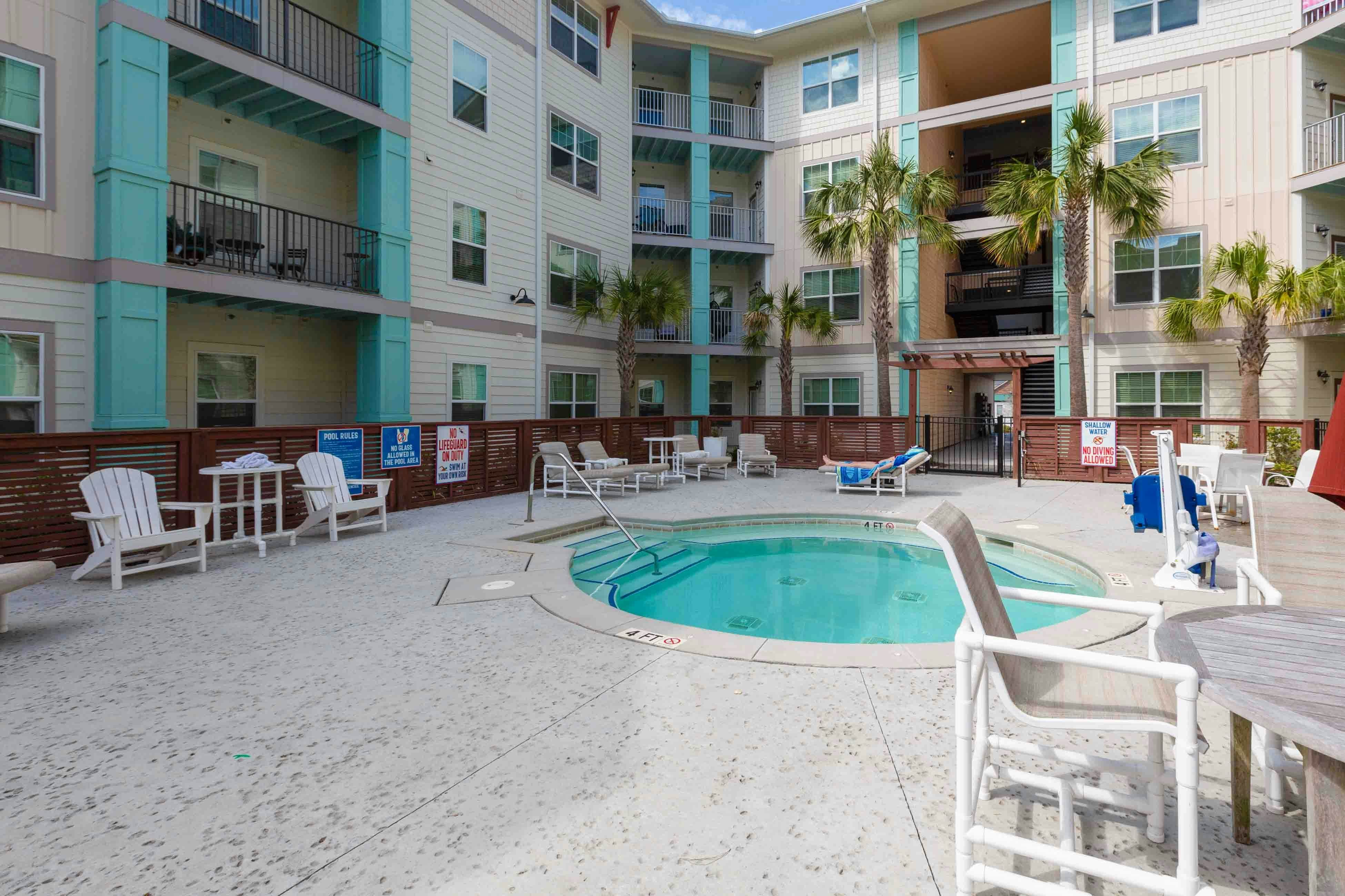 Spacious 3BR in Pet Friendly Walkable Resort with a Pool