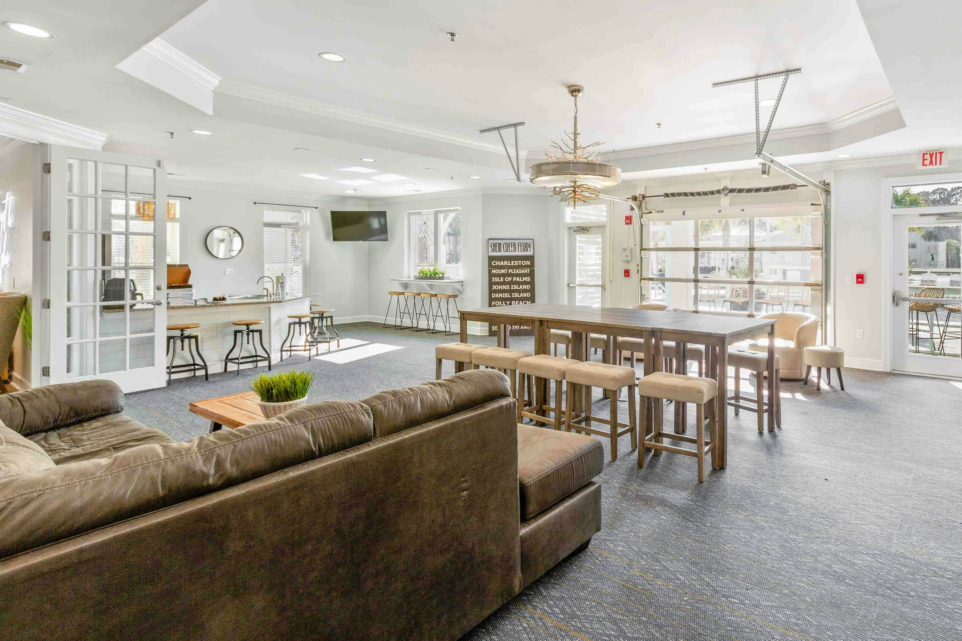 Spacious 3BR in Pet Friendly Walkable Resort with a Pool