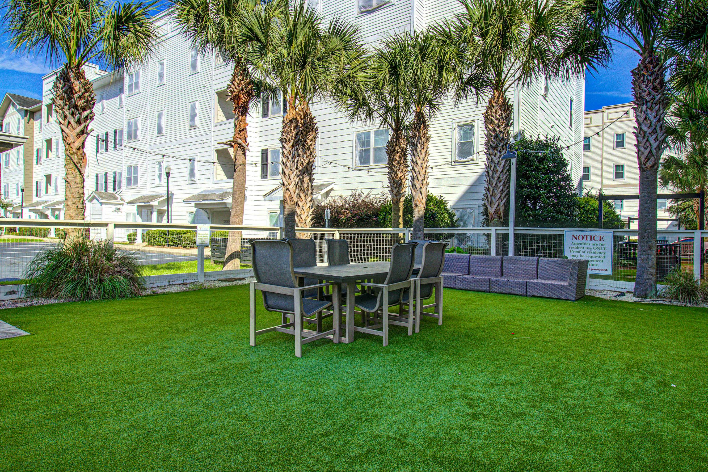 Spacious 3BR in Pet Friendly Walkable Resort with a Pool