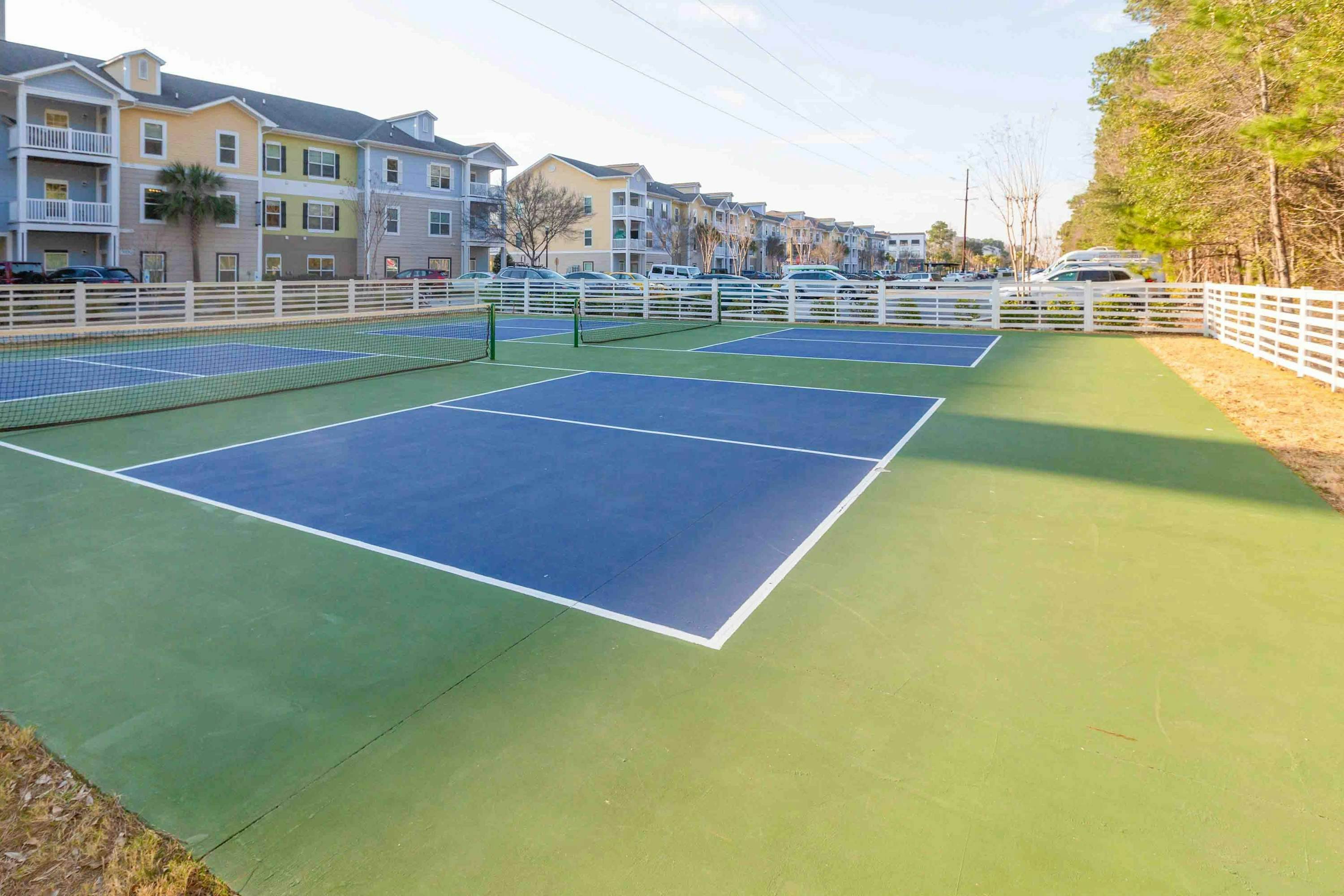 Spacious 3BR in Pet Friendly Walkable Resort with a Pool