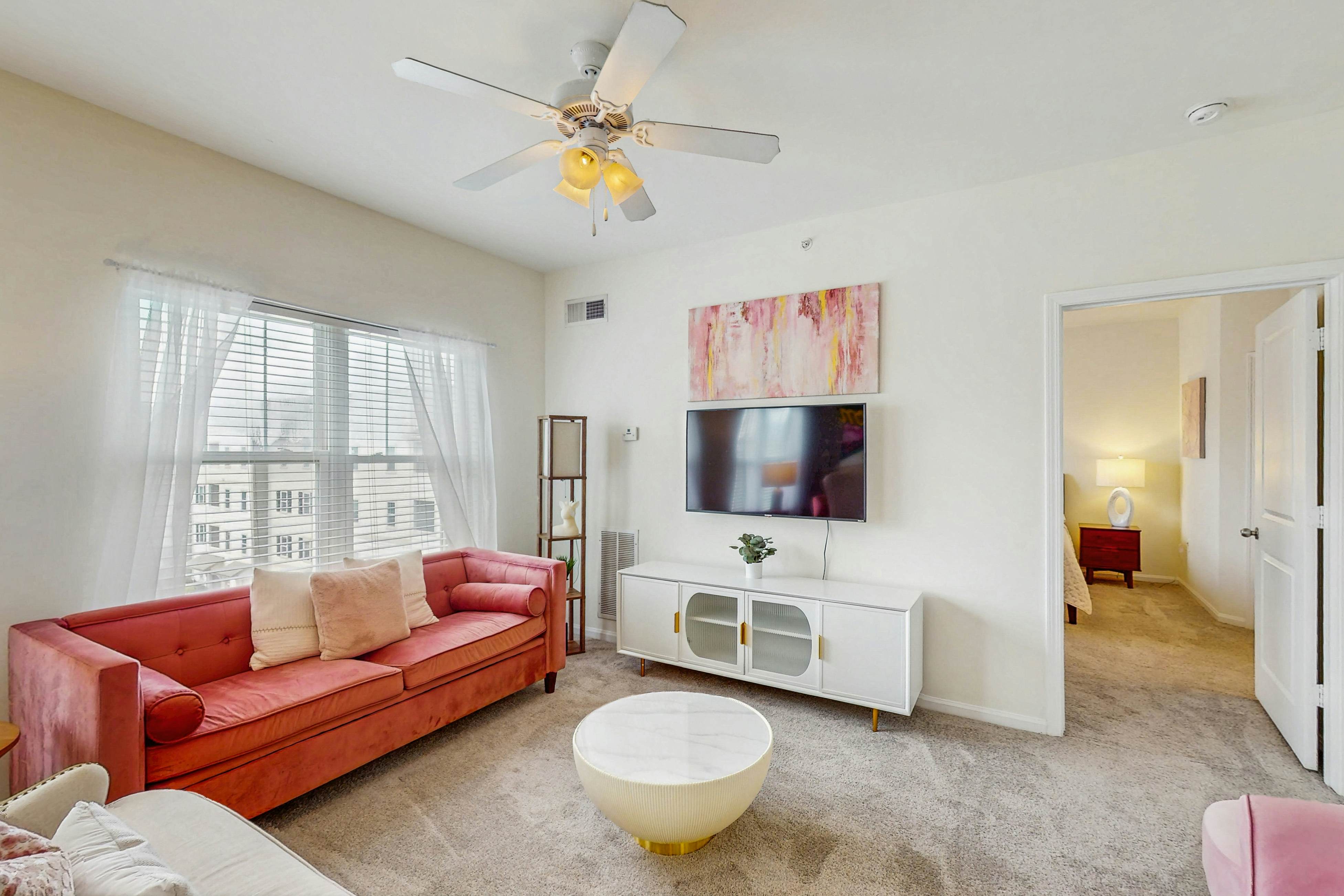 Stylish 2BR:  Pet Friendly in Walkable Resort with a Pool