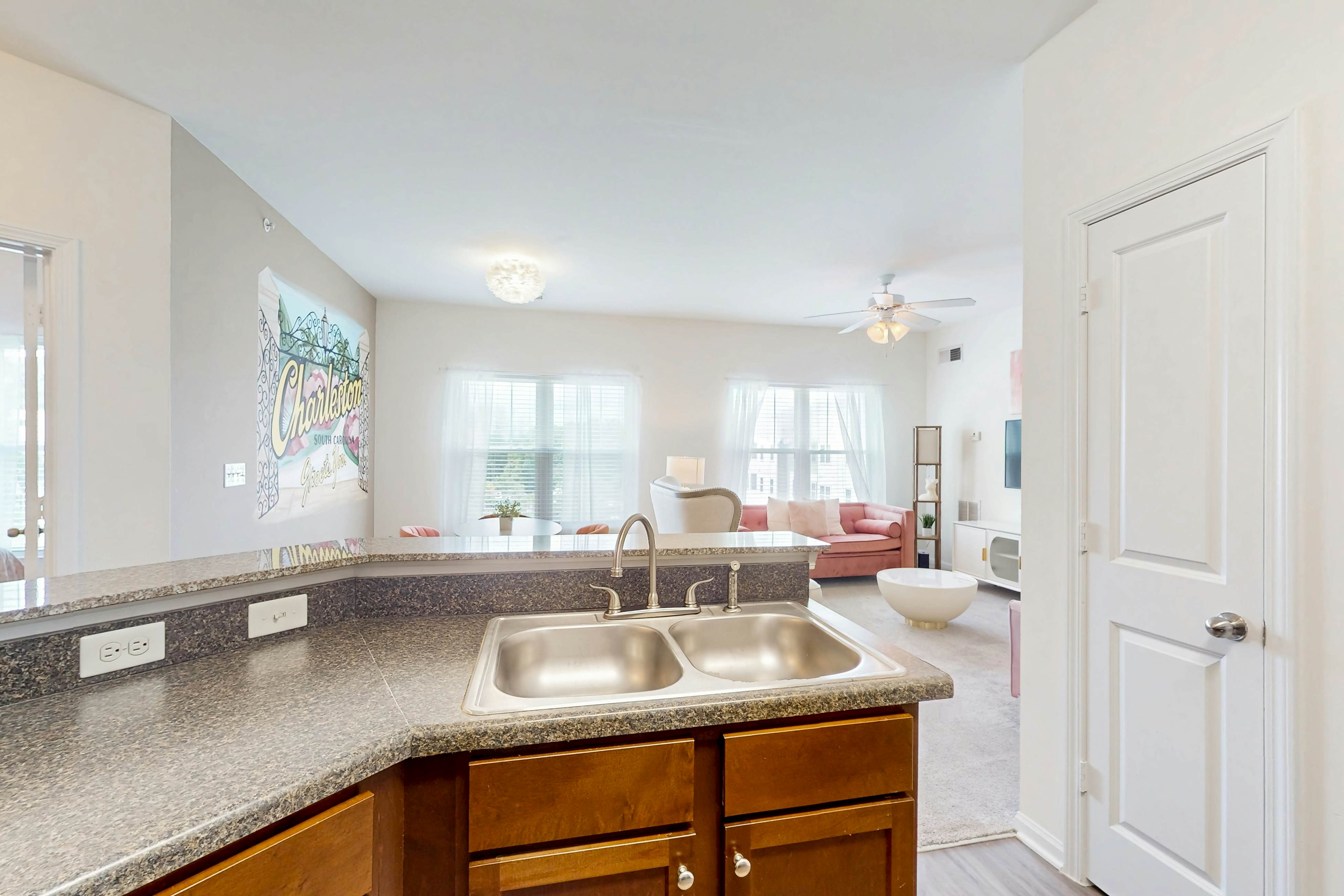 Stylish 2BR:  Pet Friendly in Walkable Resort with a Pool