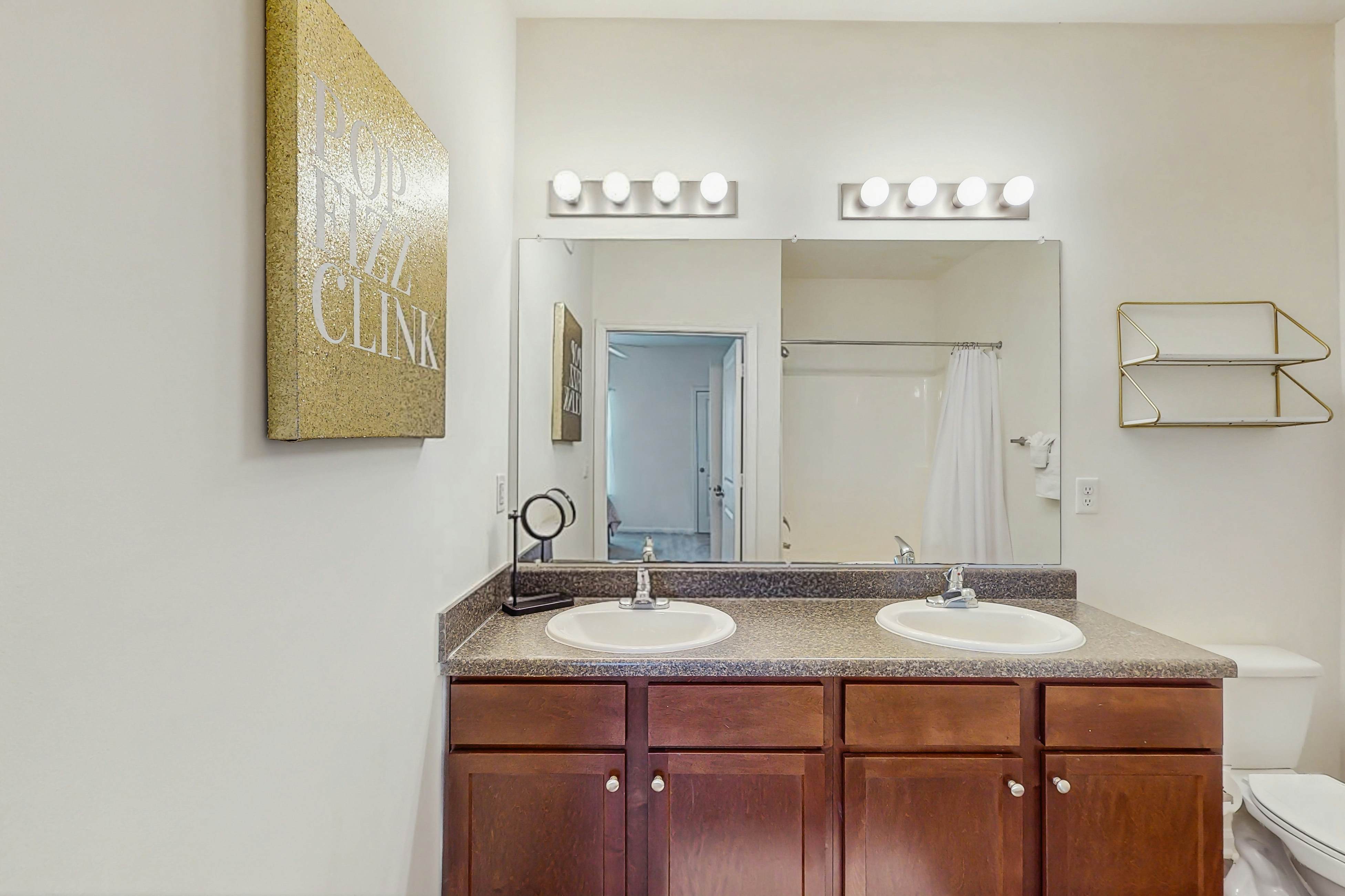 Stylish 2BR:  Pet Friendly in Walkable Resort with a Pool