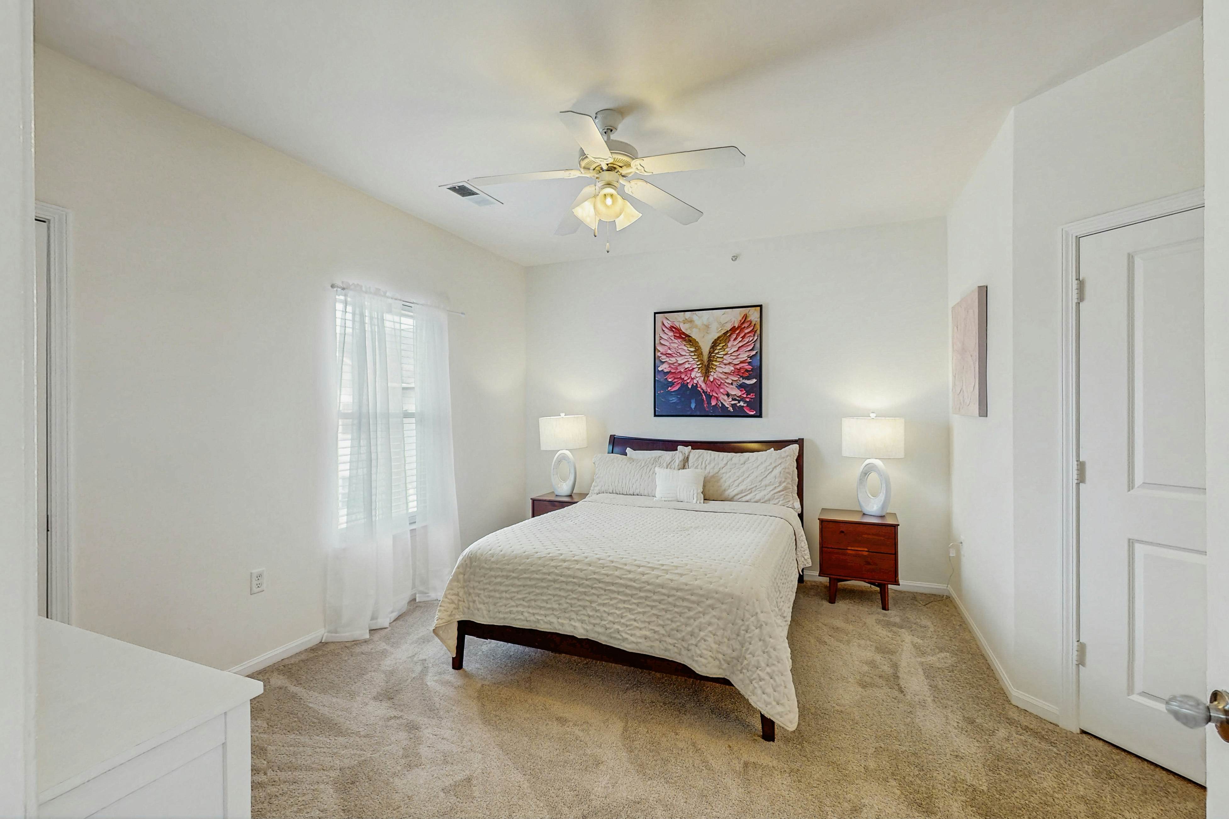 Stylish 2BR:  Pet Friendly in Walkable Resort with a Pool