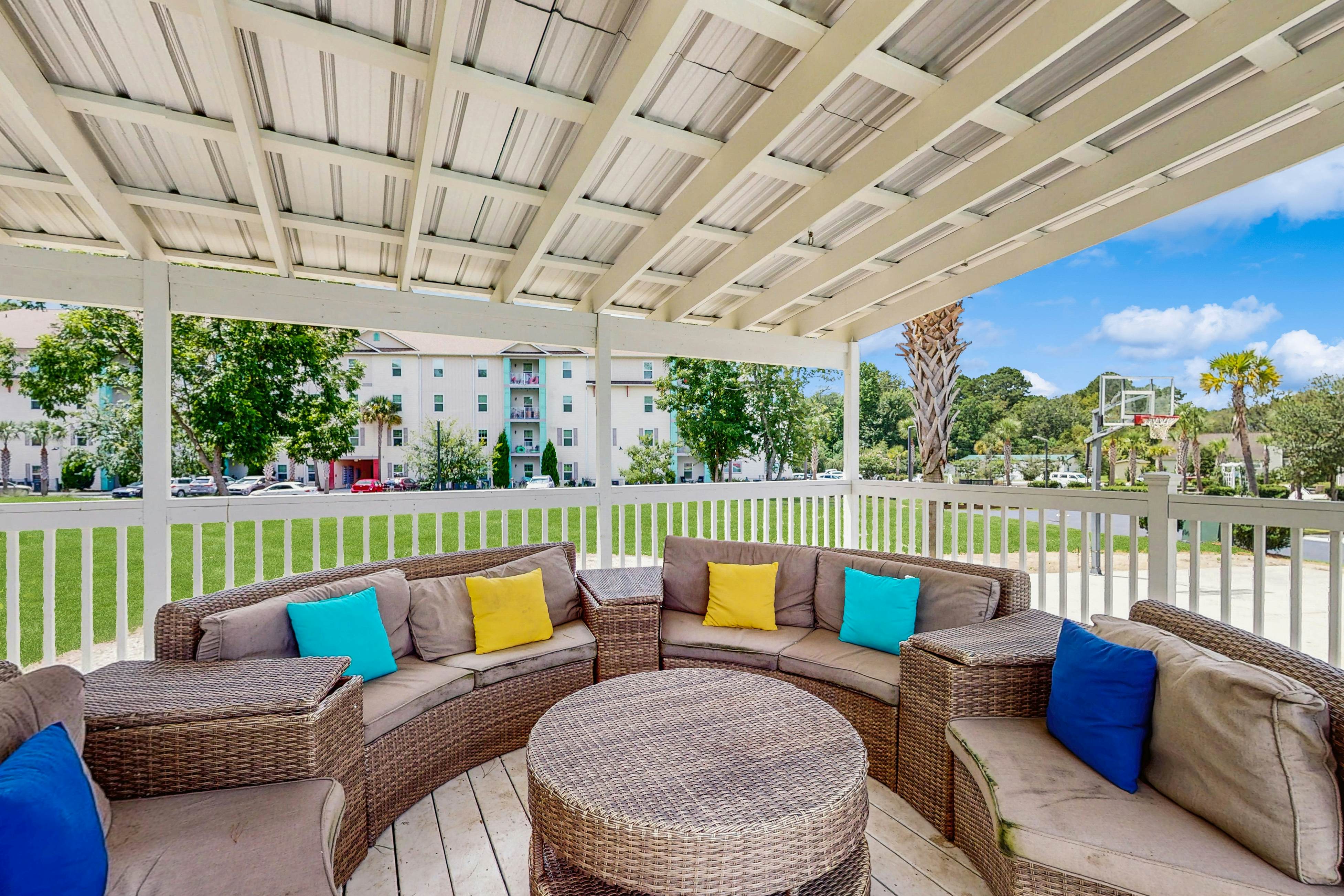 Stylish 2BR:  Pet Friendly in Walkable Resort with a Pool