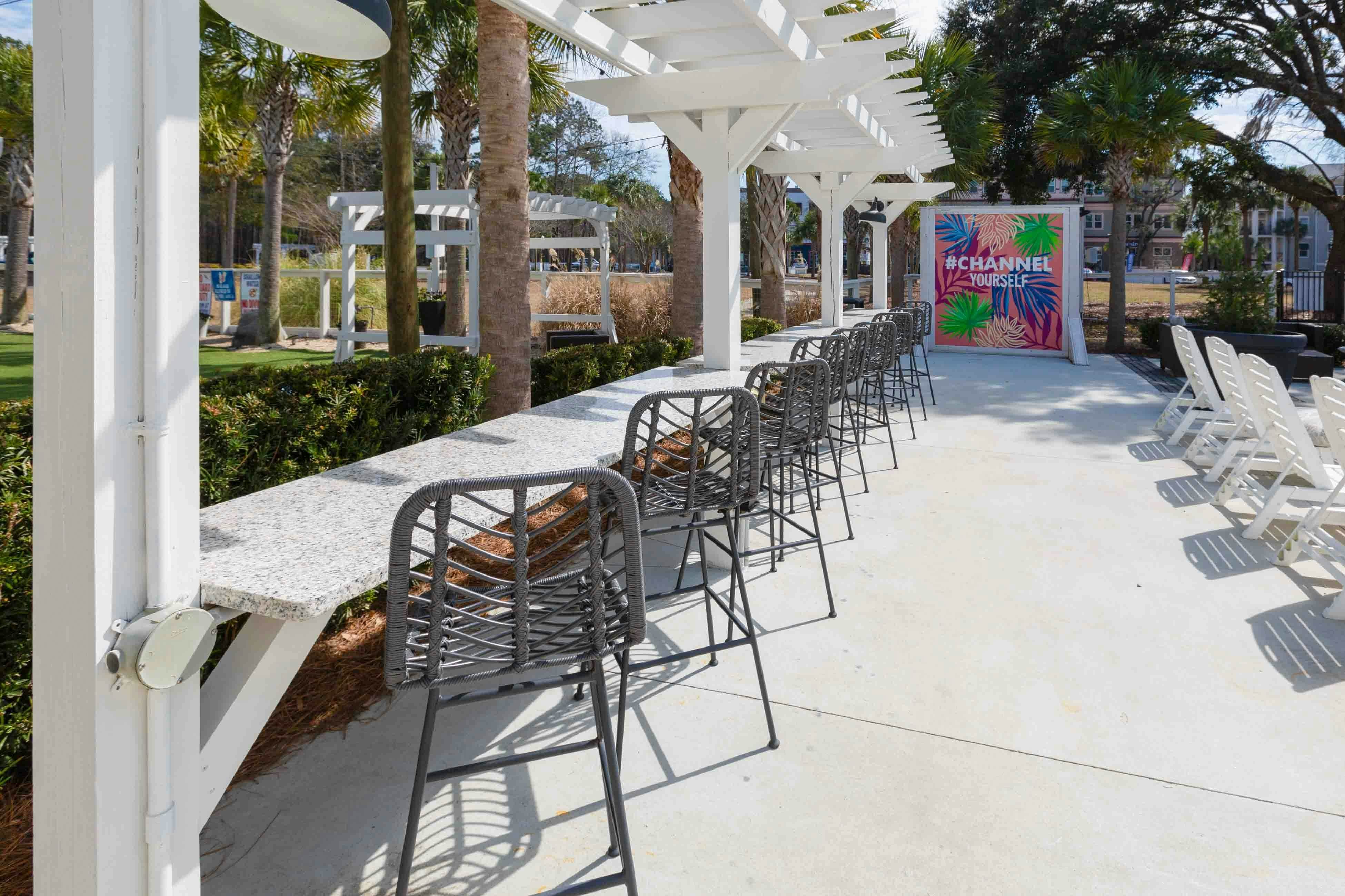 Stylish 2BR:  Pet Friendly in Walkable Resort with a Pool