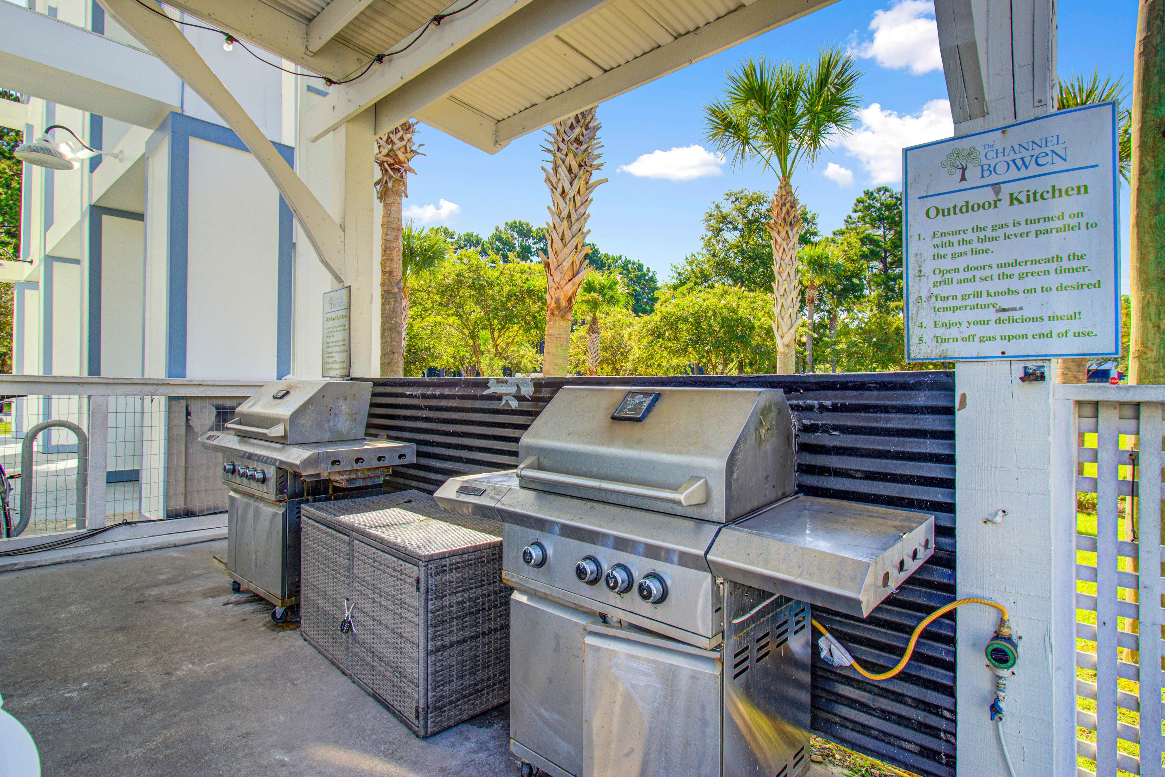 Stylish 2BR:  Pet Friendly in Walkable Resort with a Pool