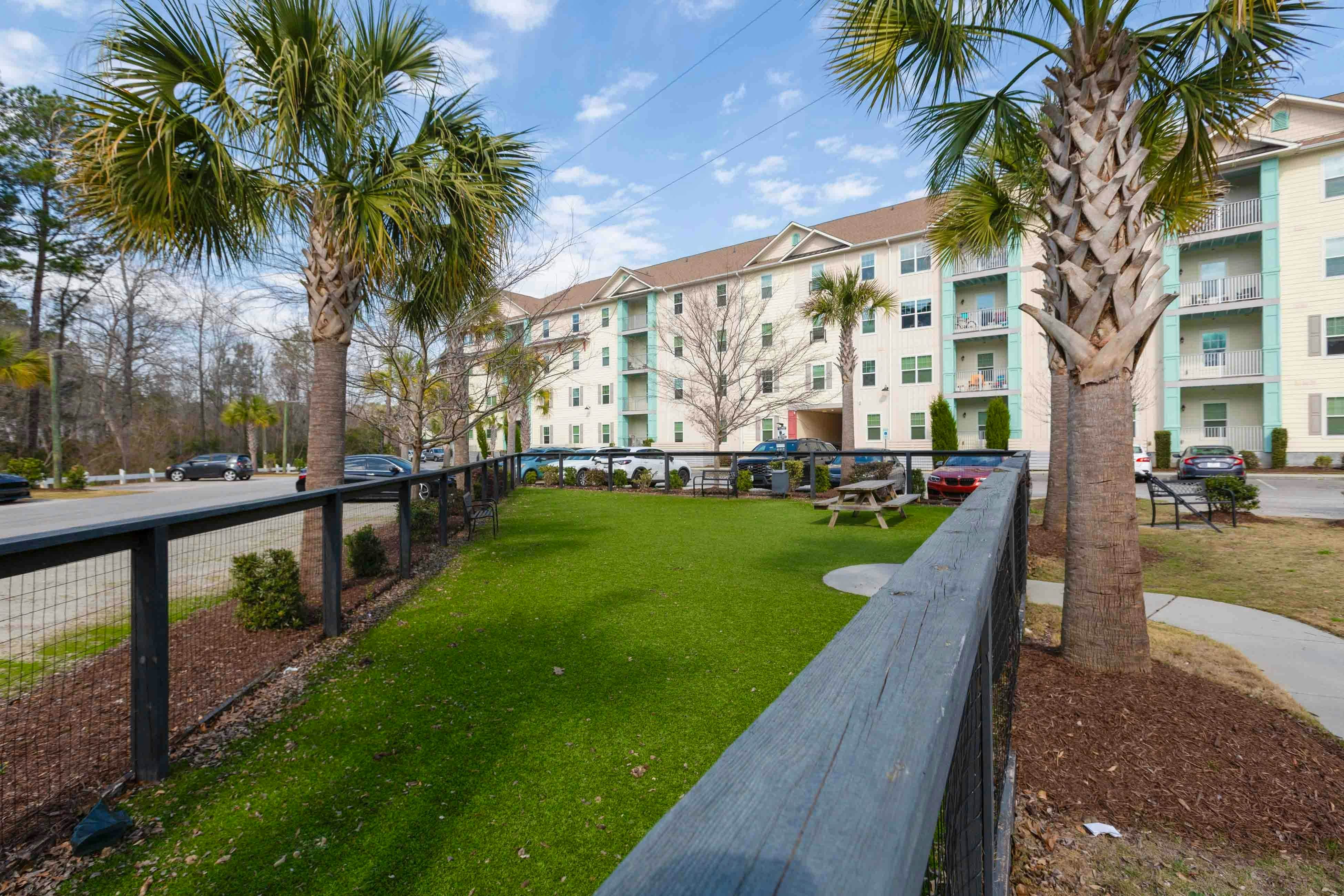 Stylish 2BR:  Pet Friendly in Walkable Resort with a Pool