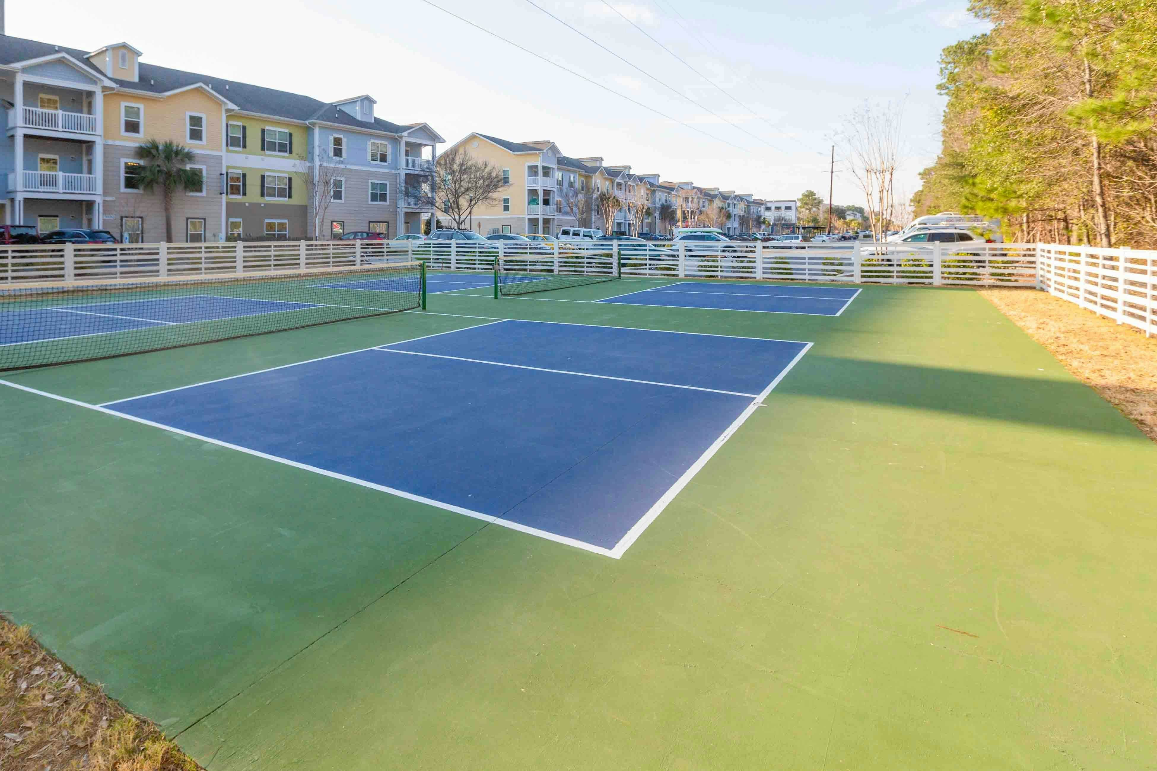 Stylish 2BR:  Pet Friendly in Walkable Resort with a Pool