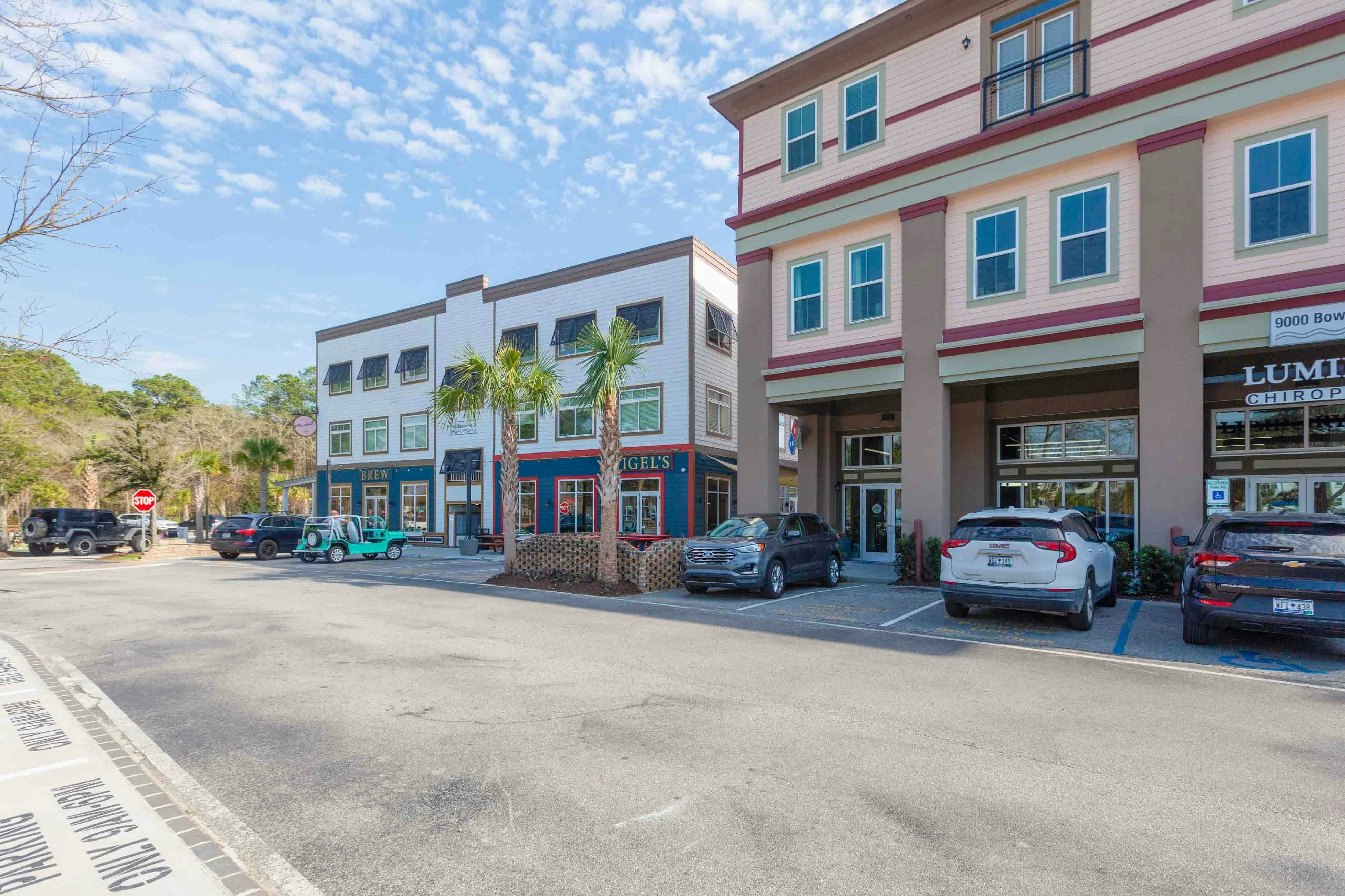 Stylish 2BR:  Pet Friendly in Walkable Resort with a Pool