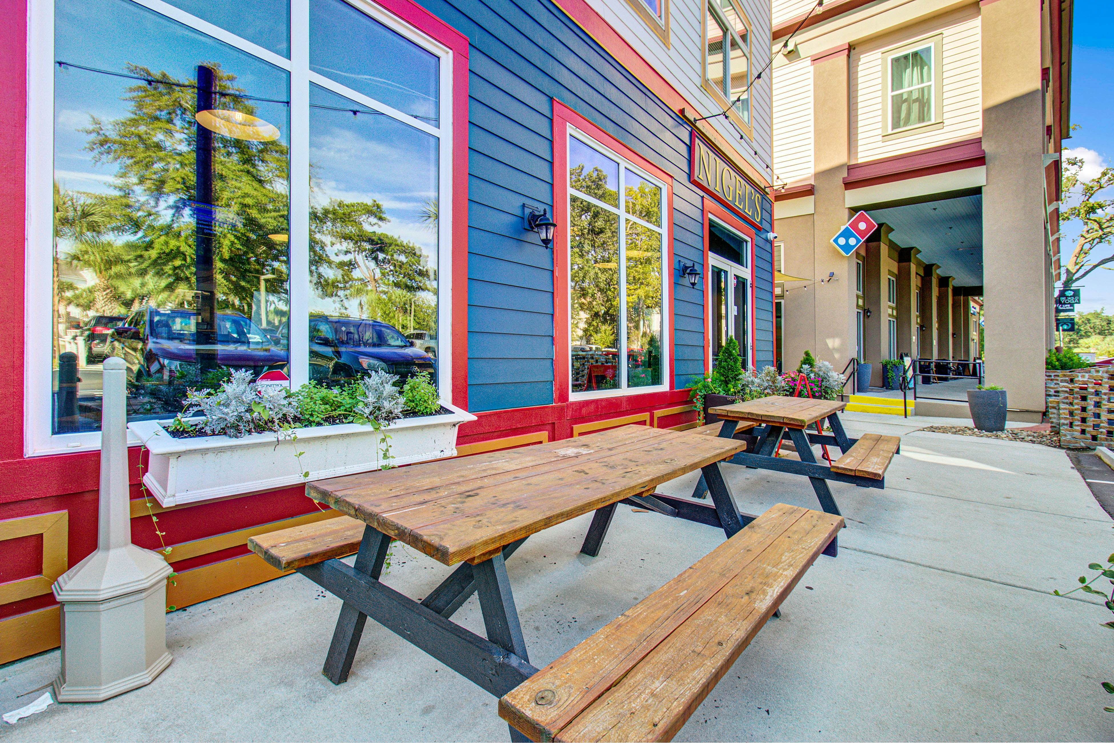 Stylish 2BR:  Pet Friendly in Walkable Resort with a Pool