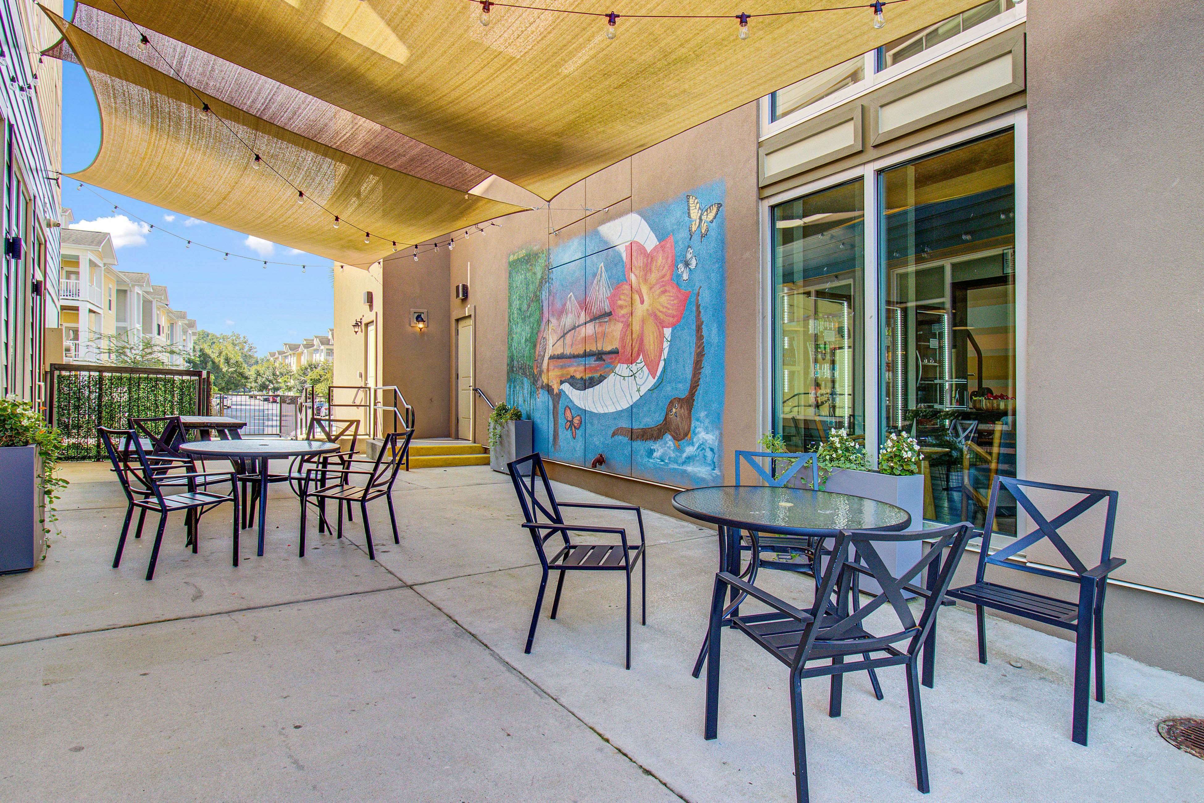 Stylish 2BR:  Pet Friendly in Walkable Resort with a Pool