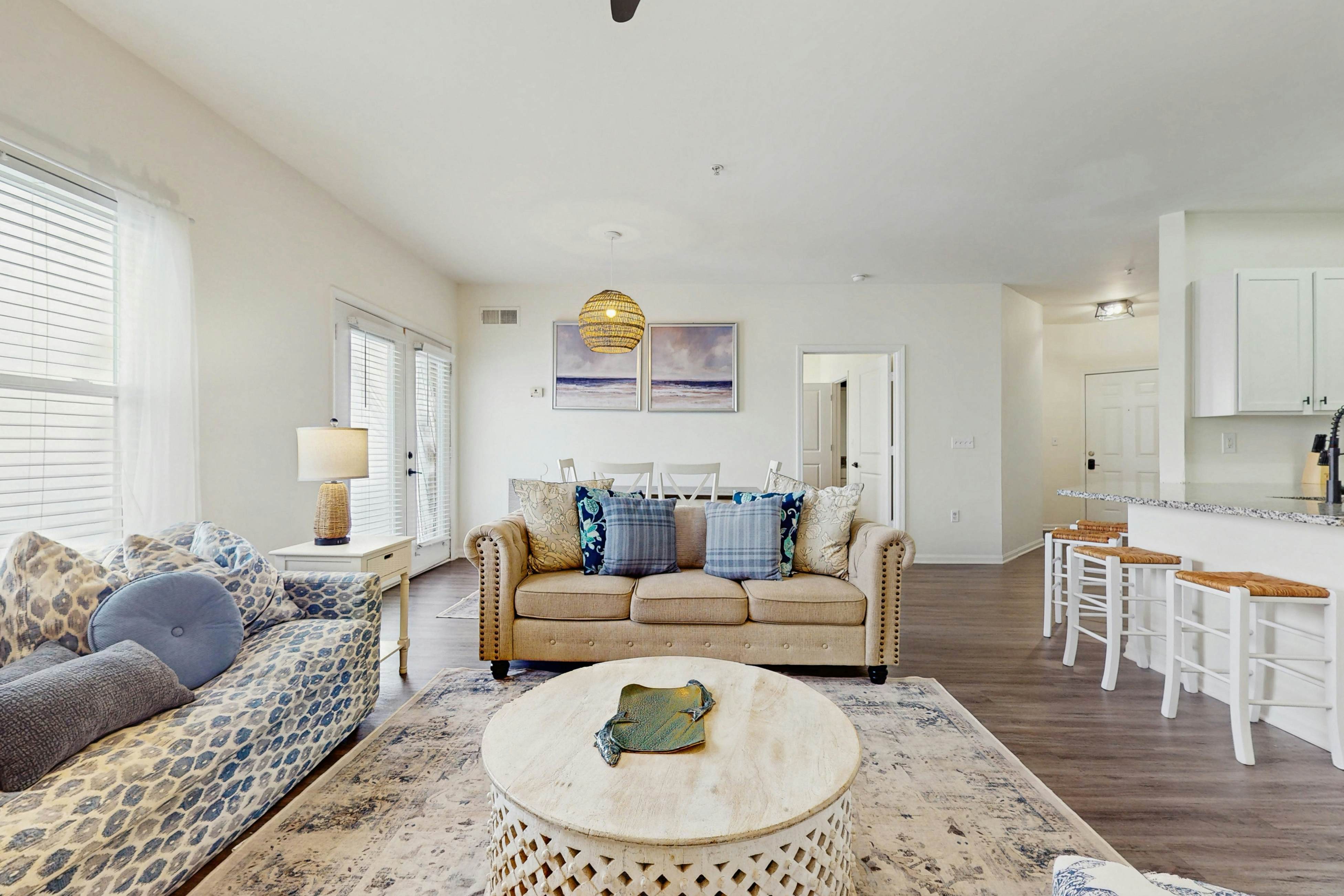 Sunny 2BR Pool View in Pet Friendly Resort w/ Pool Access