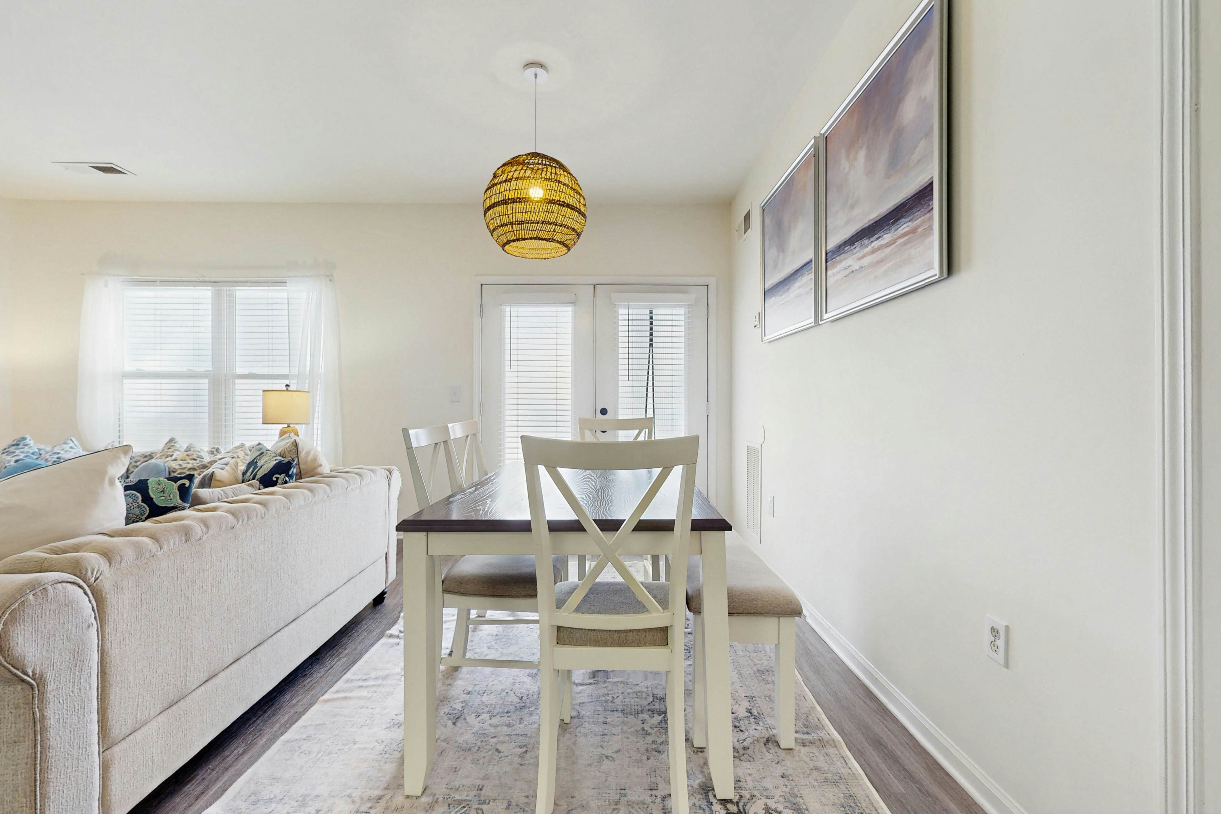 Sunny 2BR Pool View in Pet Friendly Resort w/ Pool Access