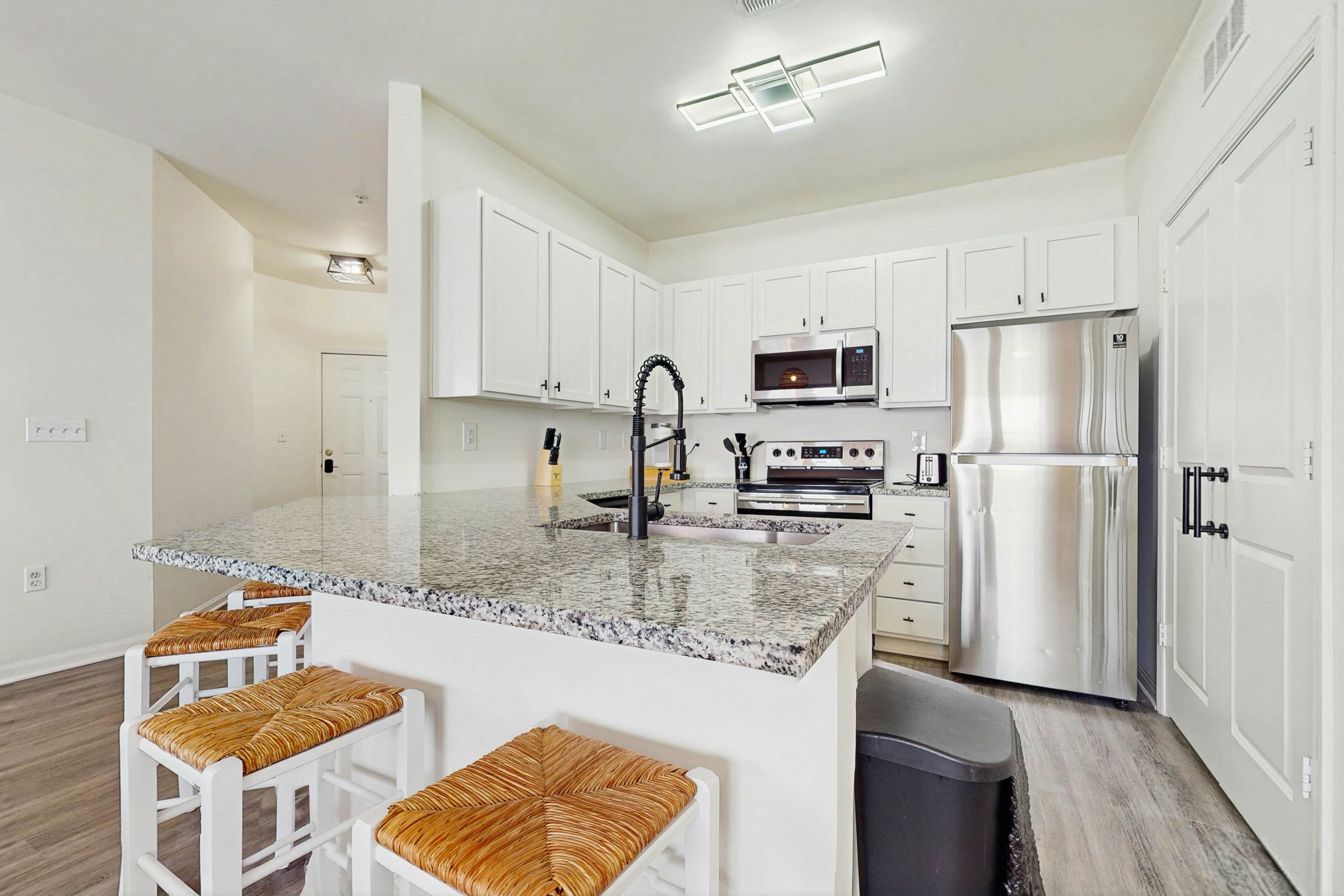 Sunny 2BR Pool View in Pet Friendly Resort w/ Pool Access