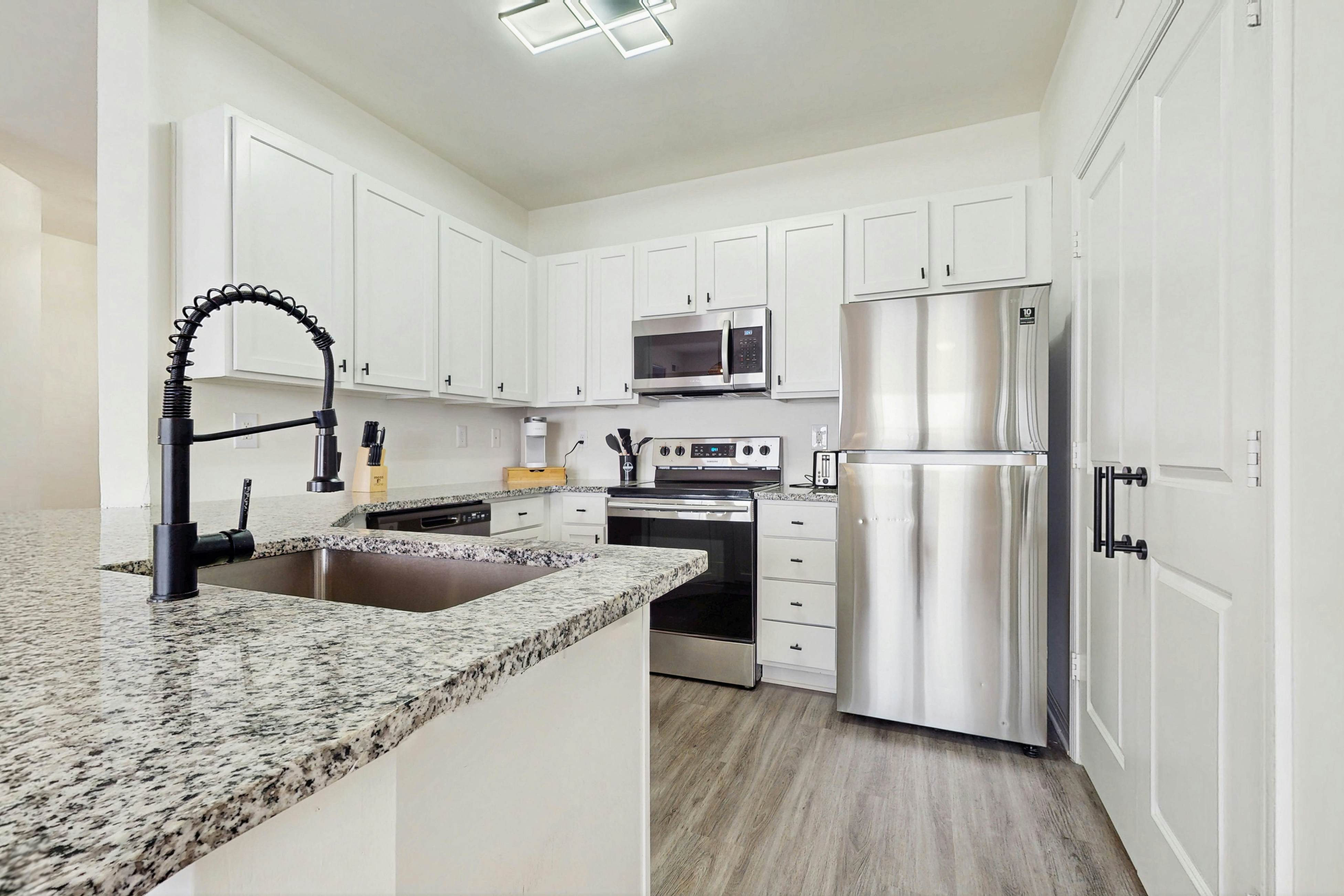 Sunny 2BR Pool View in Pet Friendly Resort w/ Pool Access