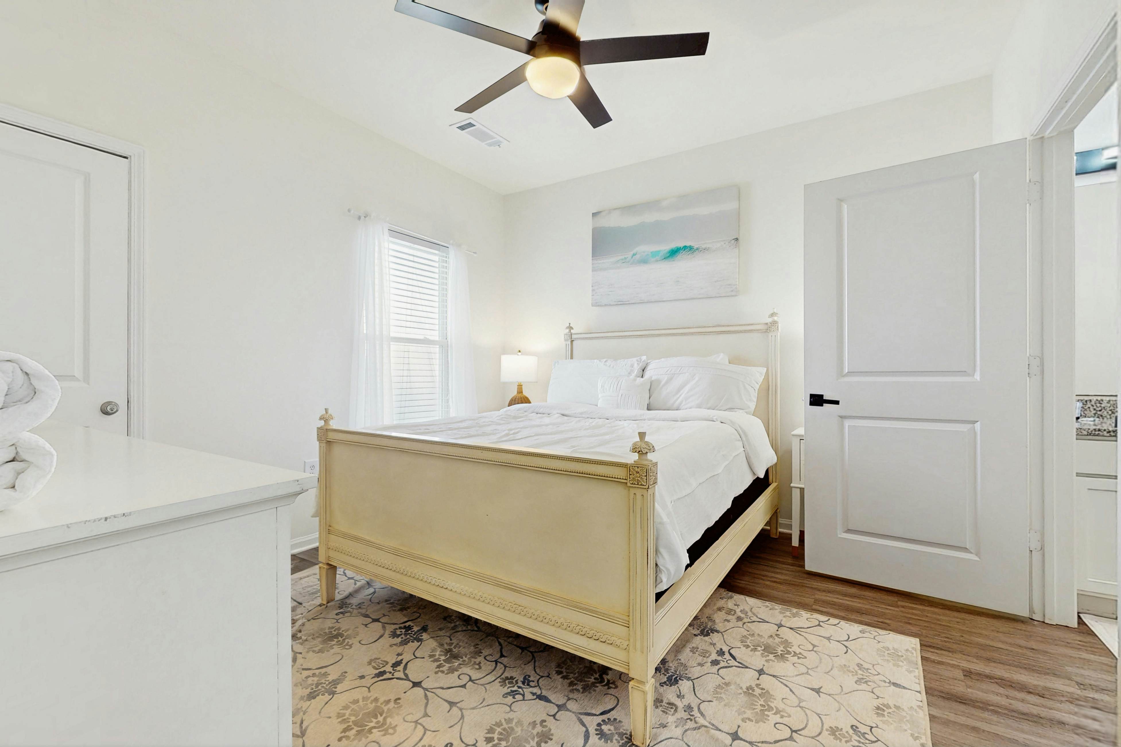 Sunny 2BR Pool View in Pet Friendly Resort w/ Pool Access