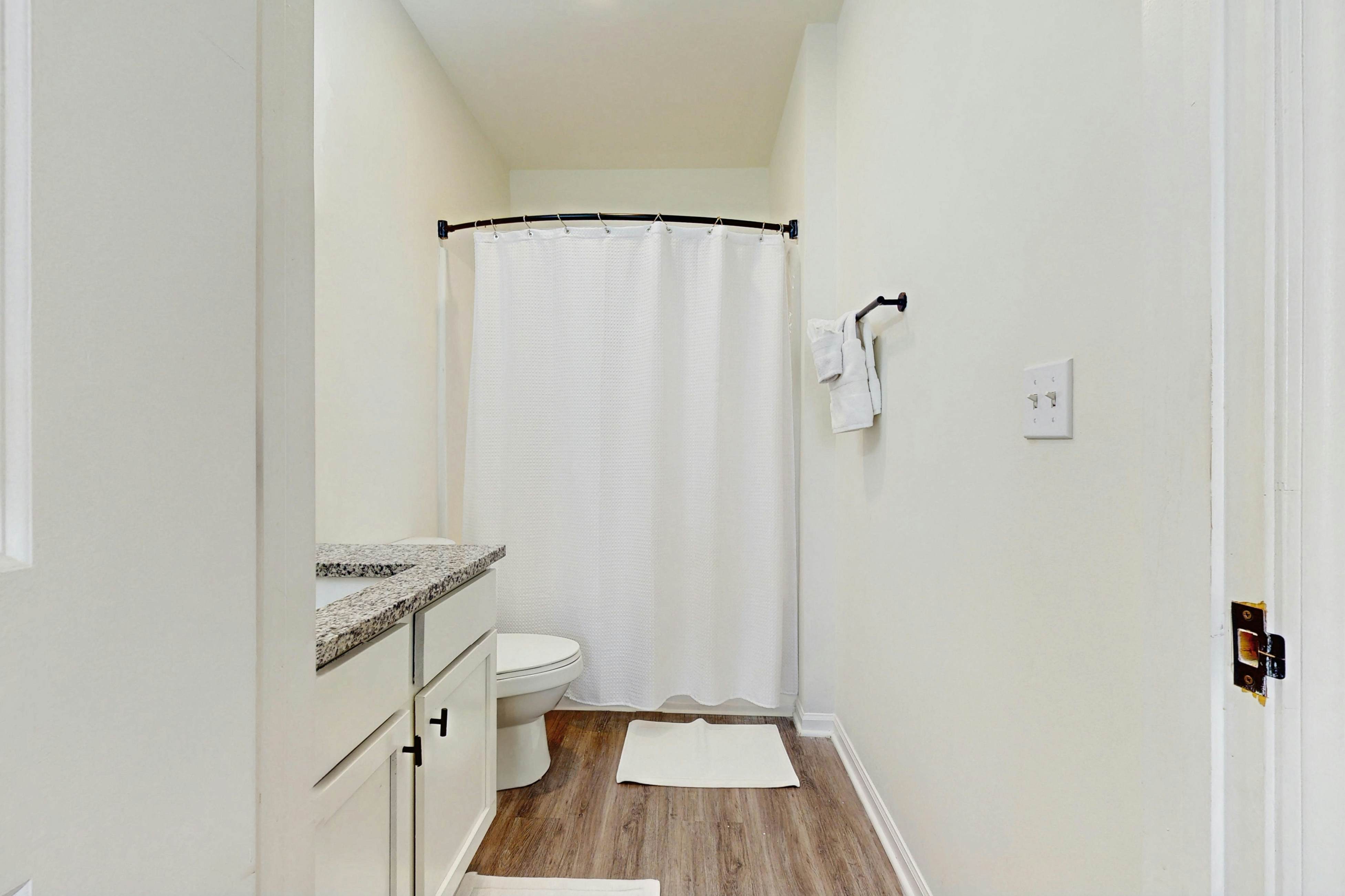 Sunny 2BR Pool View in Pet Friendly Resort w/ Pool Access