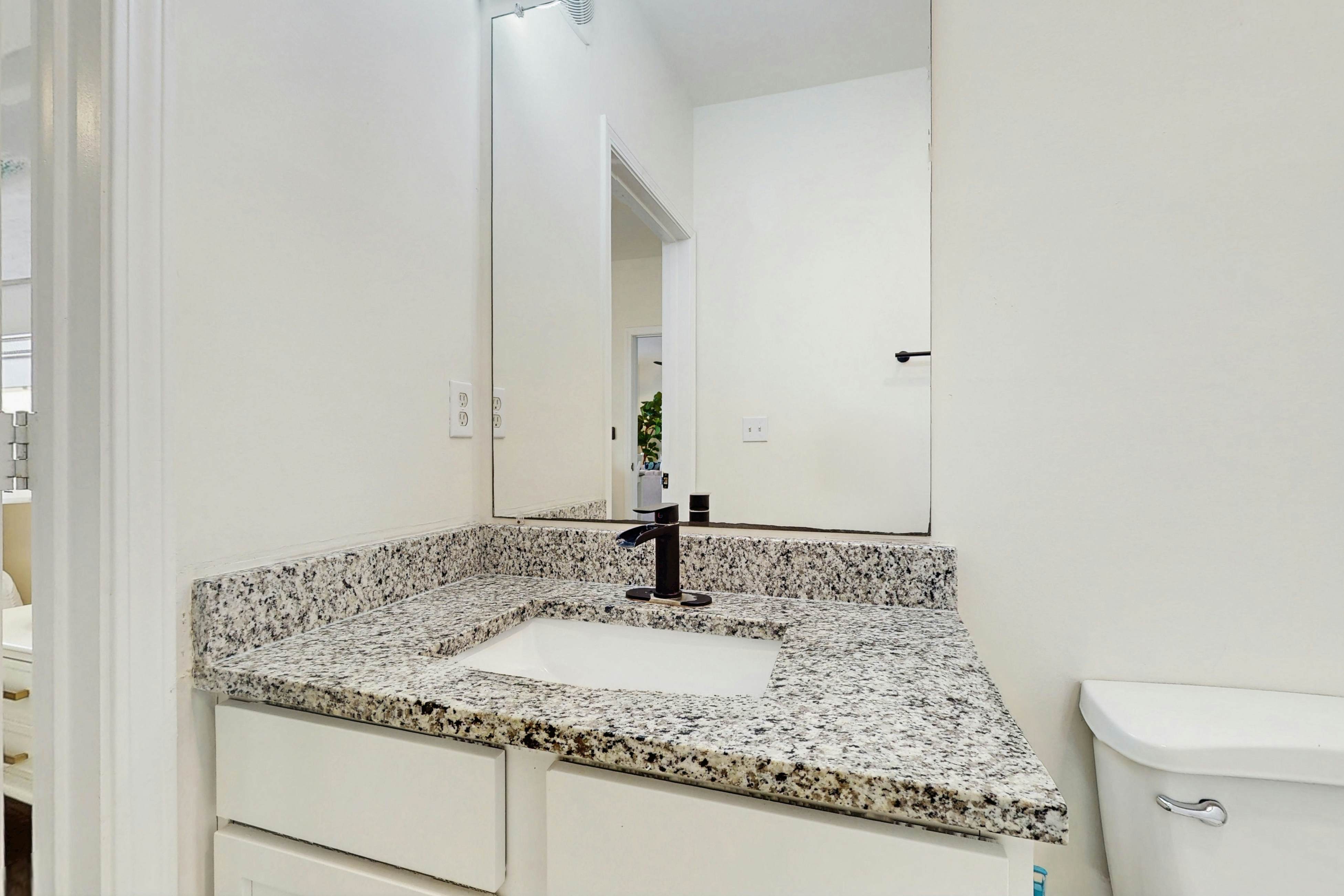 Sunny 2BR Pool View in Pet Friendly Resort w/ Pool Access