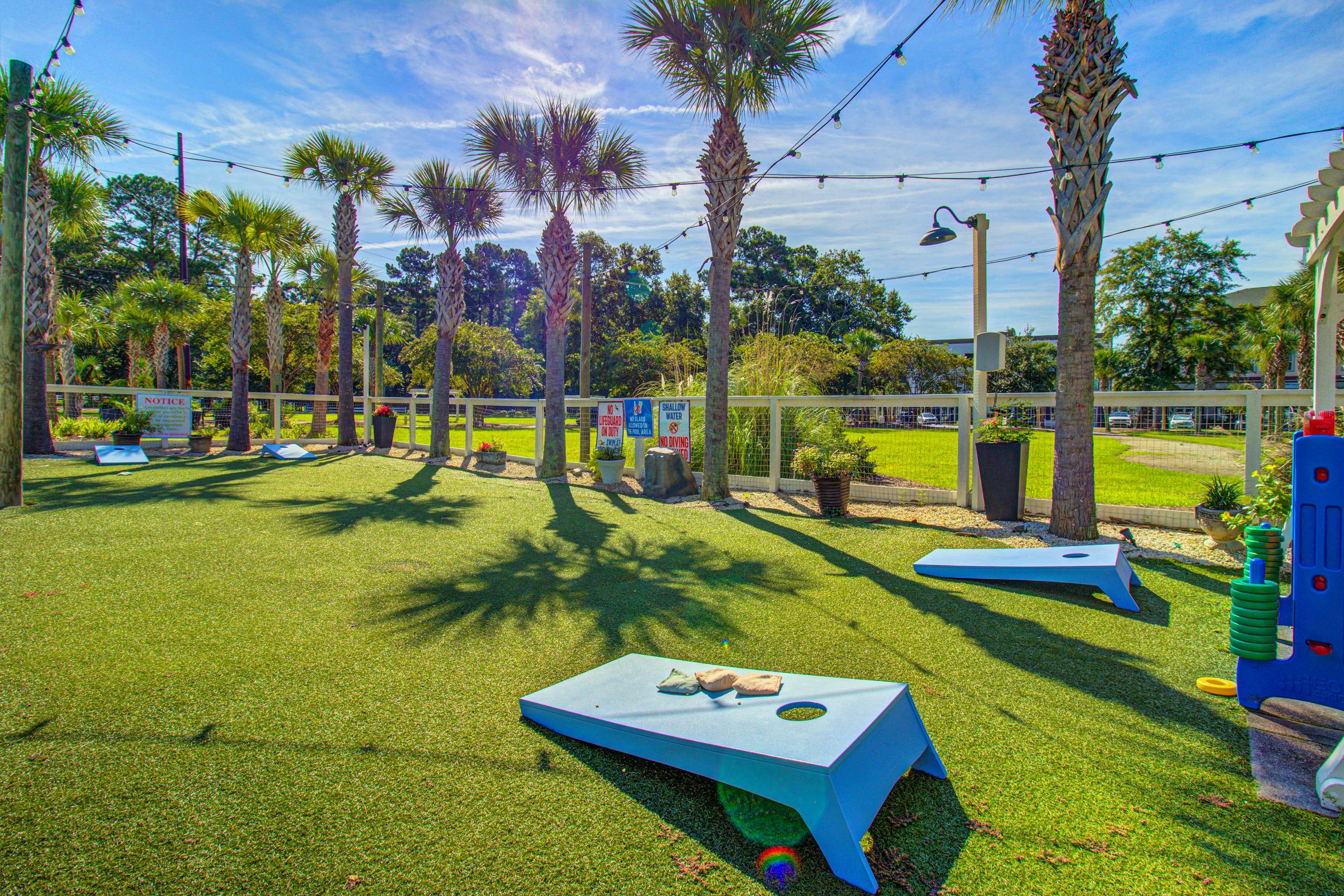 Sunny 2BR Pool View in Pet Friendly Resort w/ Pool Access