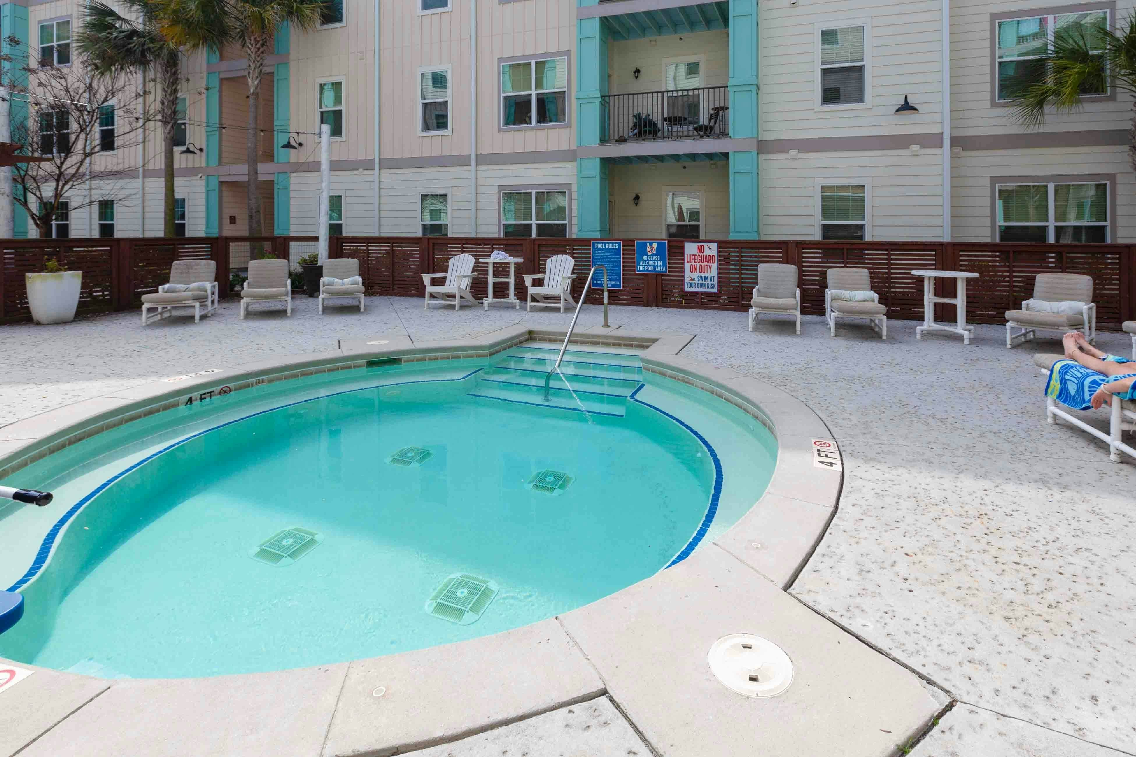 Sunny 2BR Pool View in Pet Friendly Resort w/ Pool Access