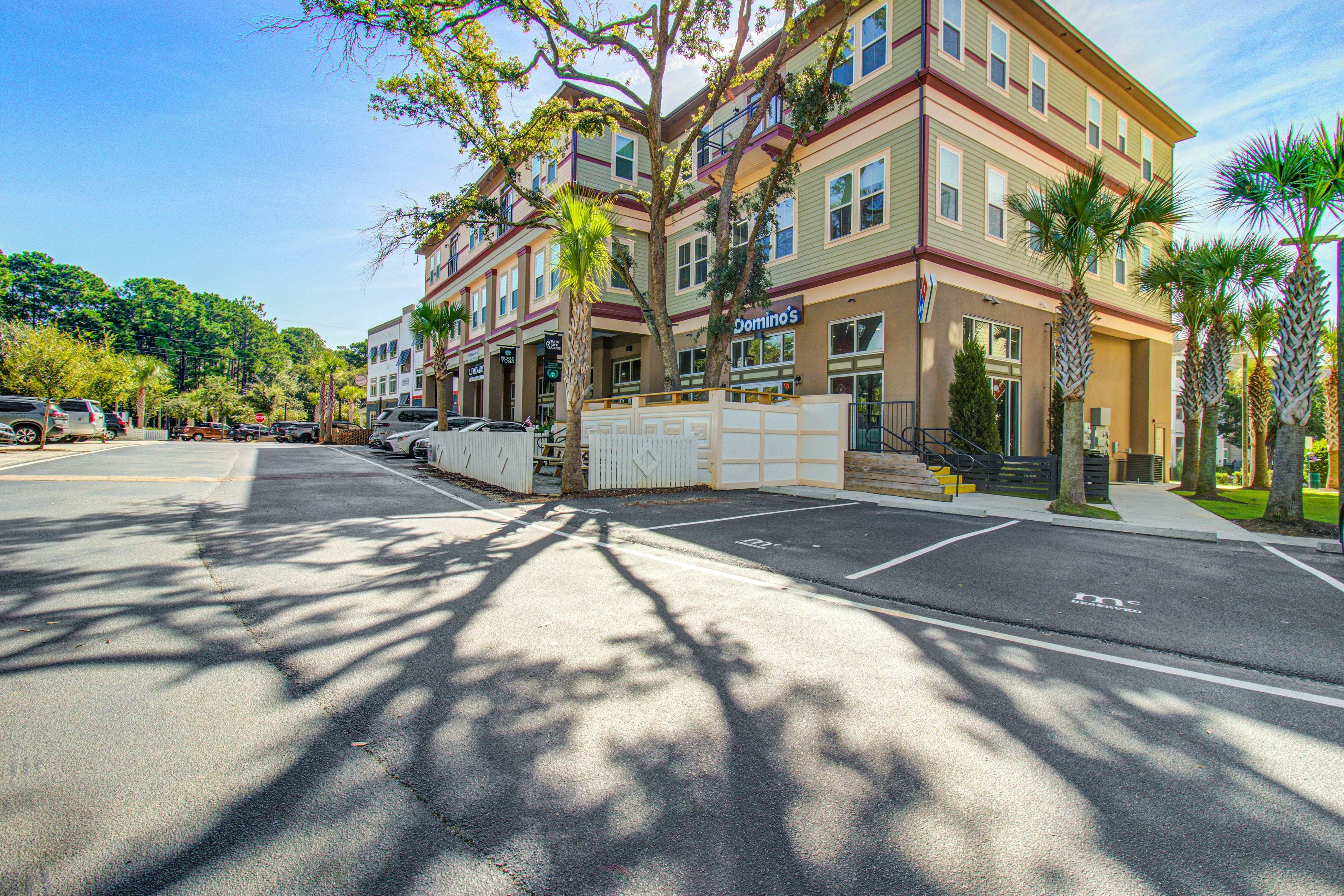 Sunny 2BR Pool View in Pet Friendly Resort w/ Pool Access