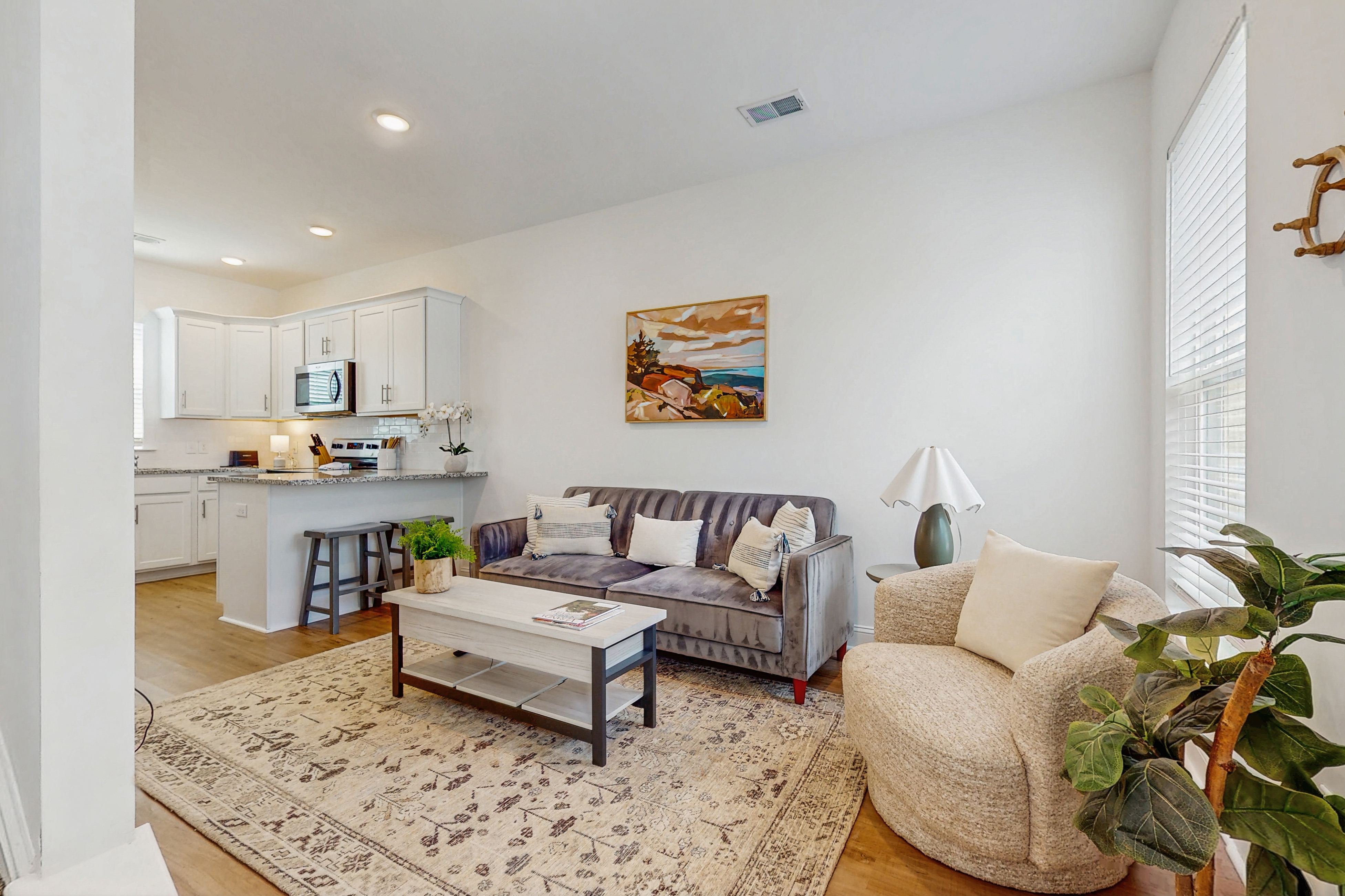 1BR loft in Pet Friendly Resort w/ pool, hot tub & parks