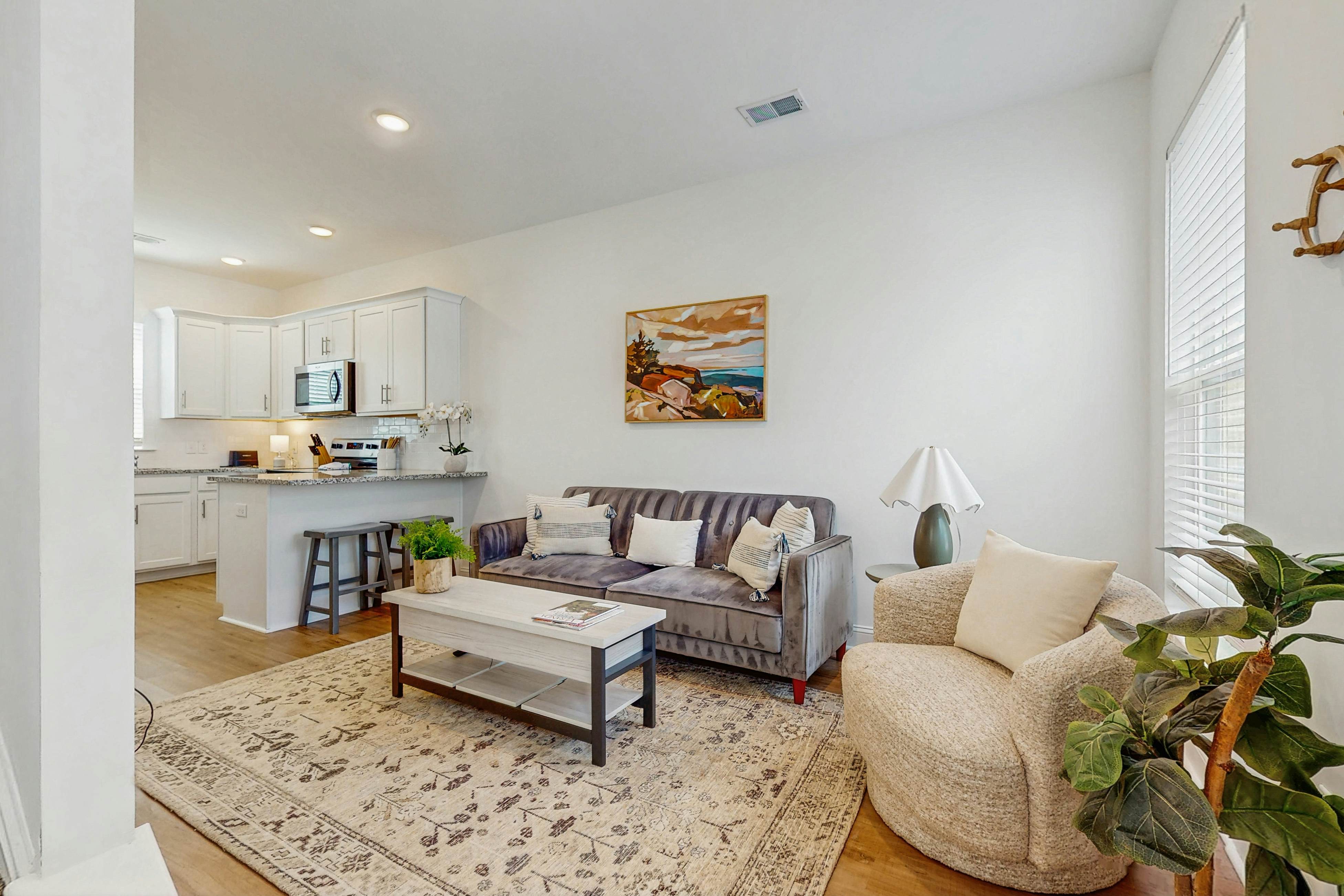 1BR loft in Pet Friendly Resort w/ pool, hot tub & parks