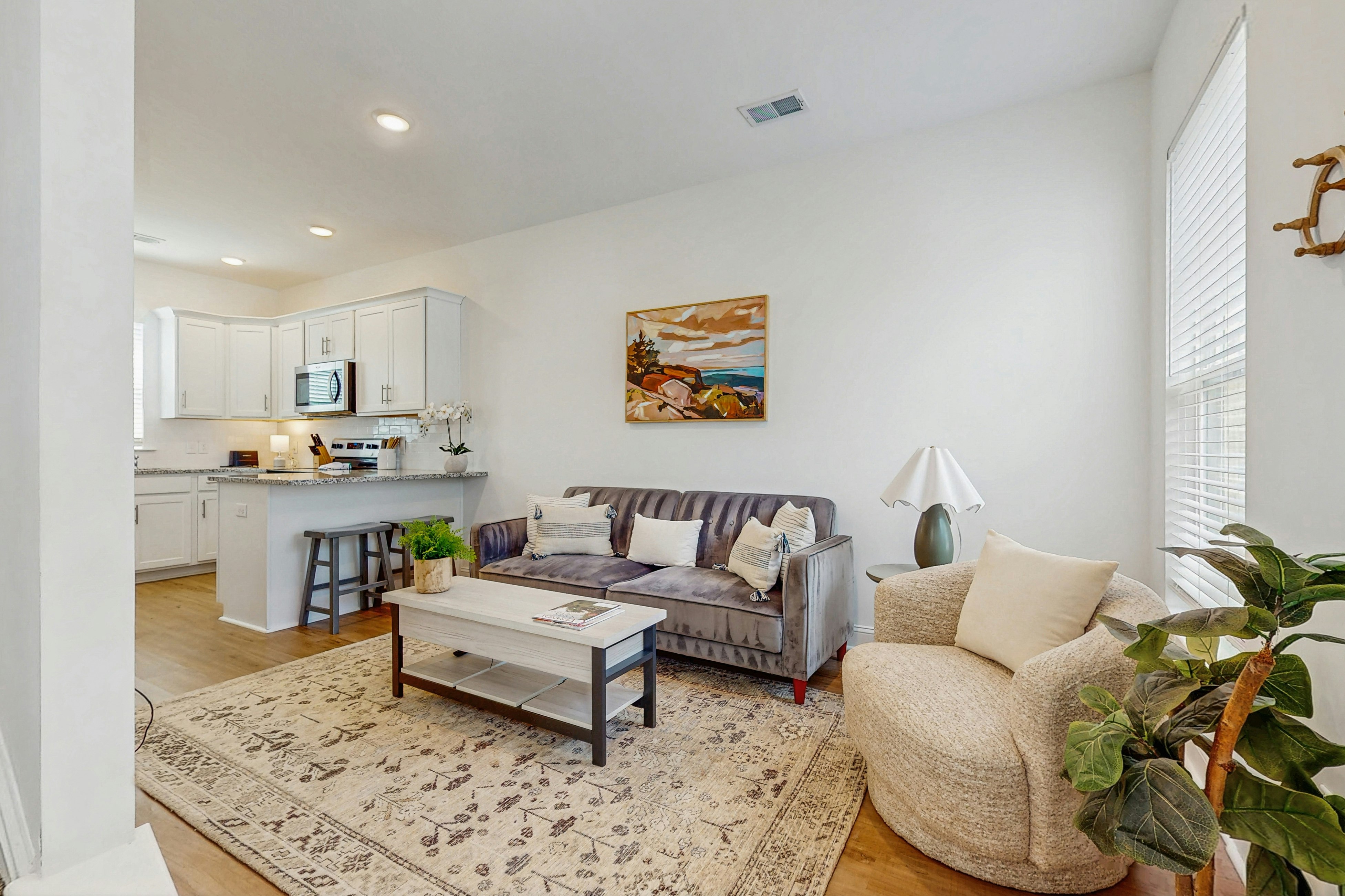 1BR loft in Pet Friendly Resort w/ pool, hot tub & parks