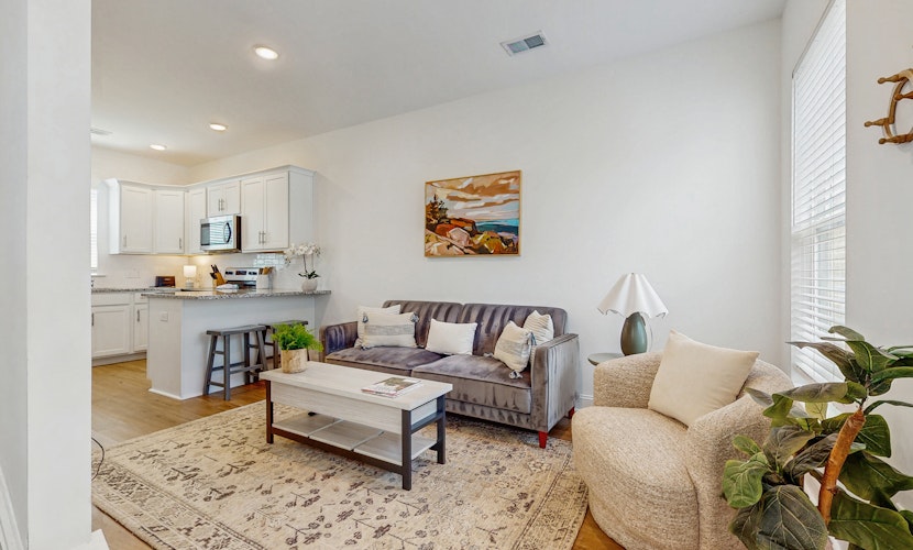 1BR loft in Pet Friendly Resort w/ pool, hot tub & parks