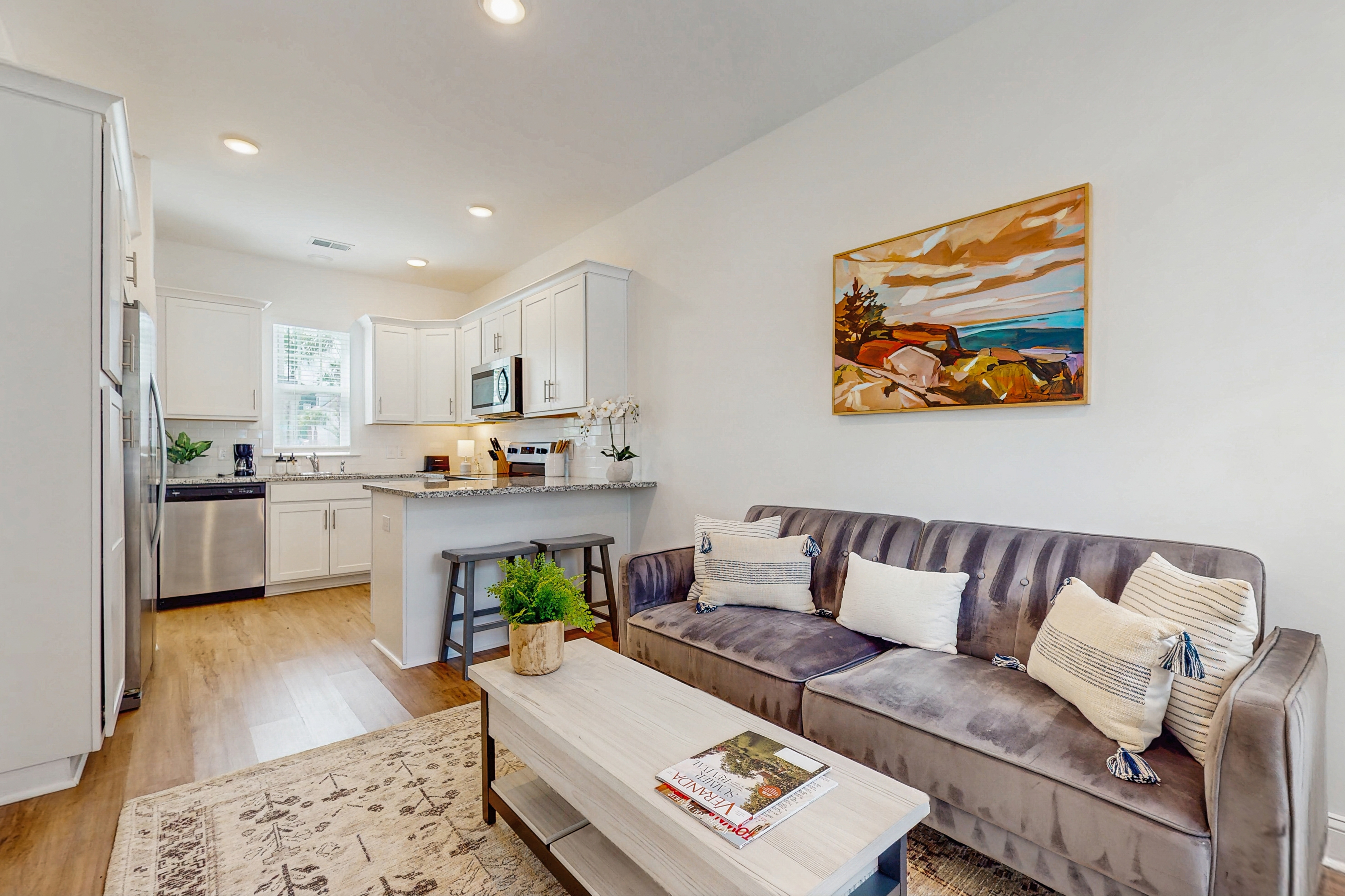 1BR loft in Pet Friendly Resort w/ pool, hot tub & parks